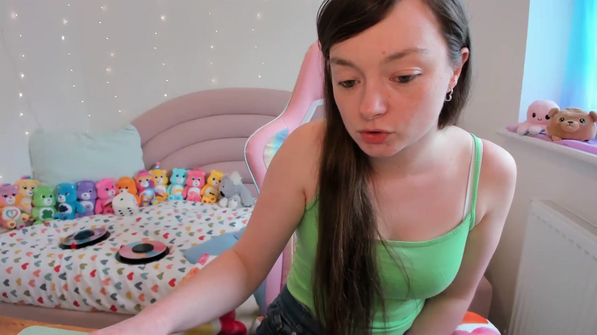 Gallery image thumbnail from JessieBear_'s myfreecams stream on, 04/15/2024, 15:31 image 9 of 20