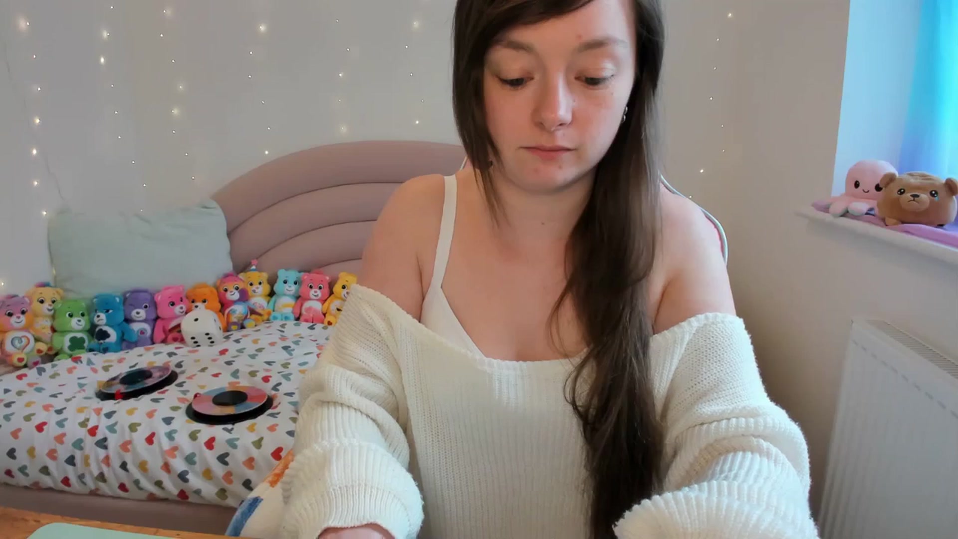 Gallery image thumbnail from JessieBear_'s myfreecams stream on, 04/15/2024, 15:31 image 14 of 20