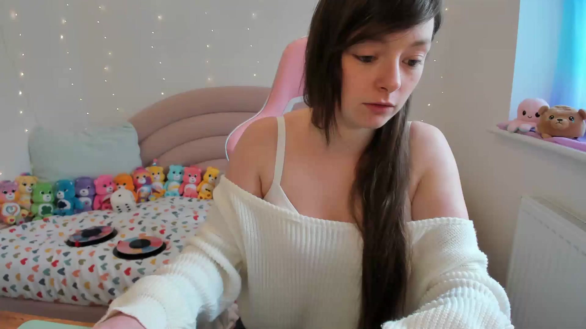 Gallery image thumbnail from JessieBear_'s myfreecams stream on, 04/15/2024, 16:08 image 15 of 20