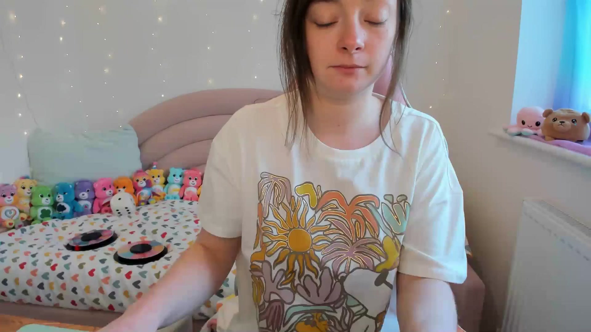 Gallery image thumbnail from JessieBear_'s myfreecams stream on, 04/16/2024, 16:11 image 14 of 20