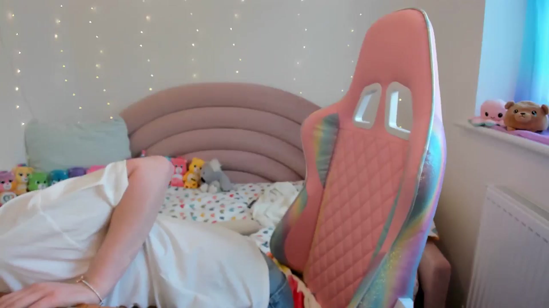 Gallery image thumbnail from JessieBear_'s myfreecams stream on, 04/16/2024, 16:11 image 6 of 20