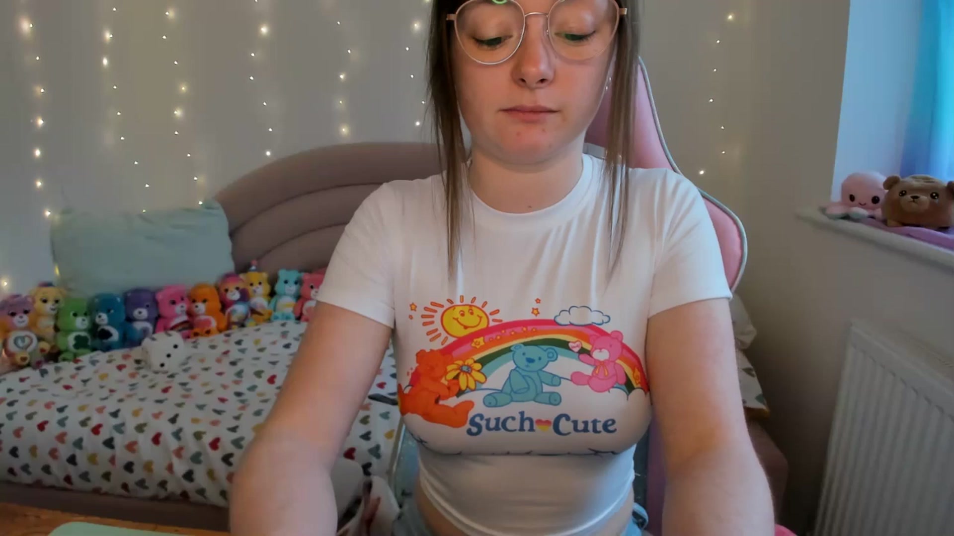 Gallery image thumbnail from JessieBear_'s myfreecams stream on, 04/18/2024, 16:49 image 6 of 20