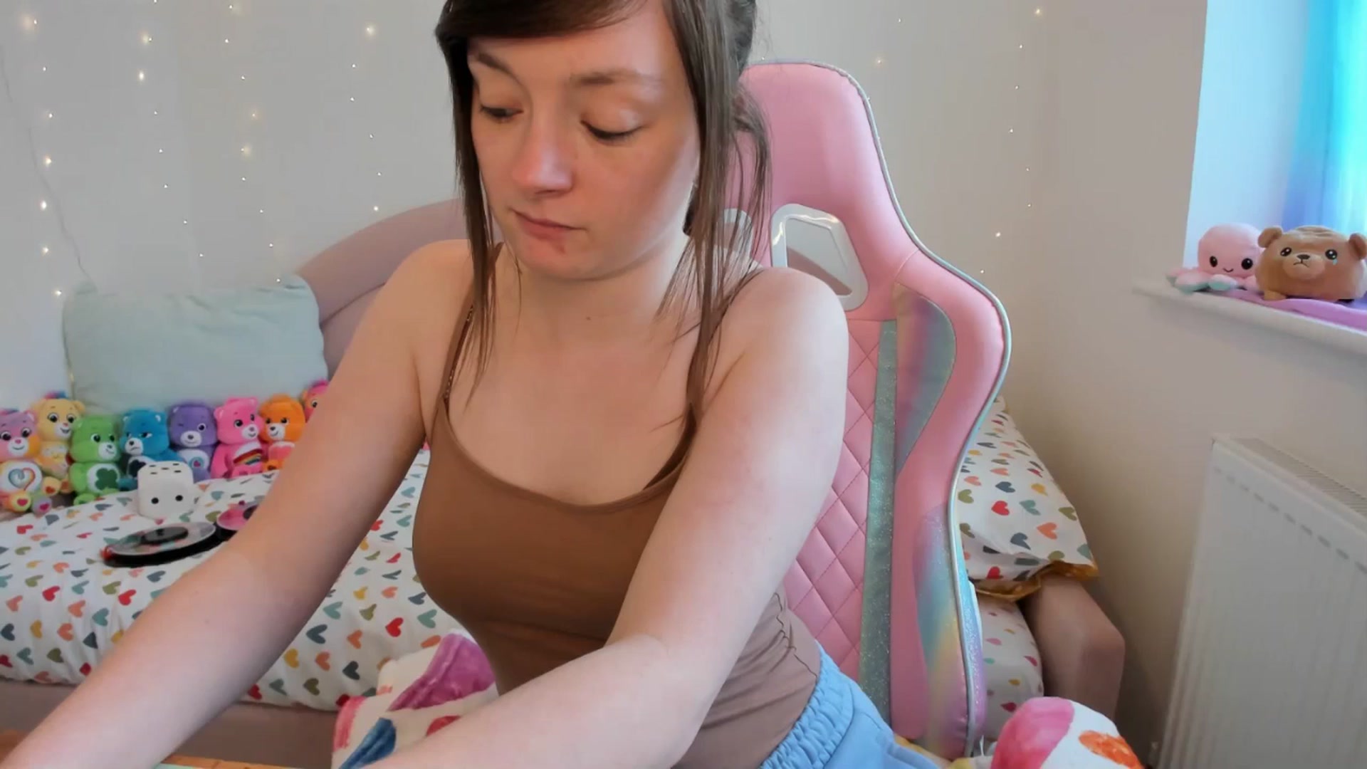 Gallery image thumbnail from JessieBear_'s myfreecams stream on, 04/19/2024, 16:32 image 1 of 20