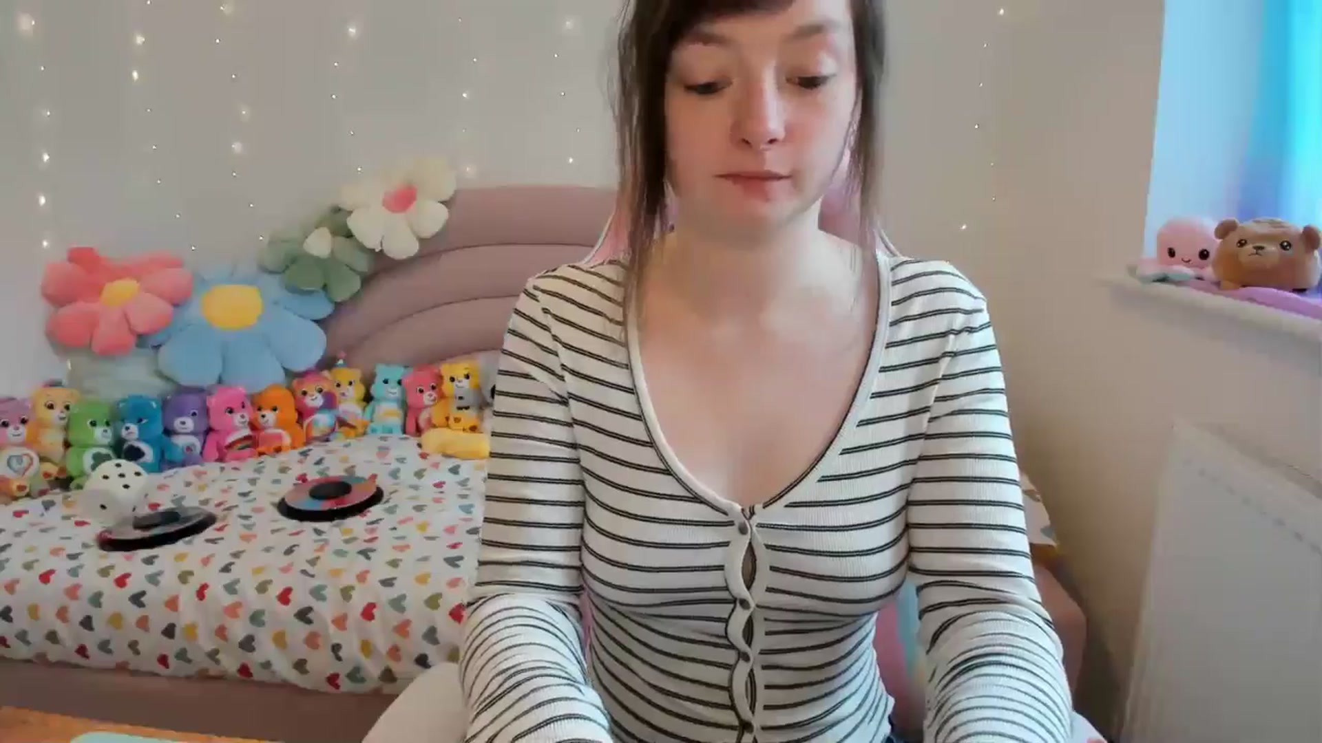 Gallery image thumbnail from JessieBear_'s myfreecams stream on, 04/22/2024, 13:29 image 5 of 20