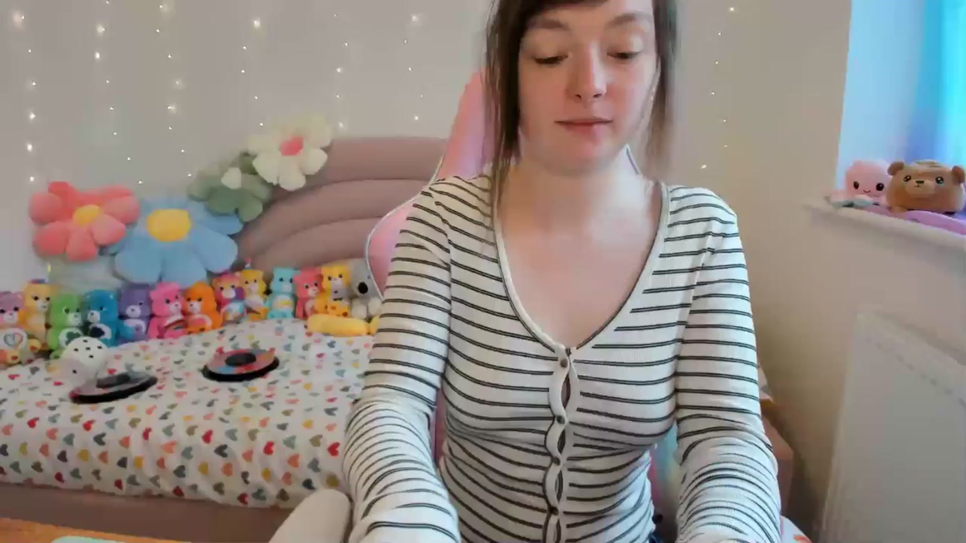 Gallery image thumbnail from JessieBear_'s myfreecams stream on, 04/22/2024, 13:29 image 1 of 20