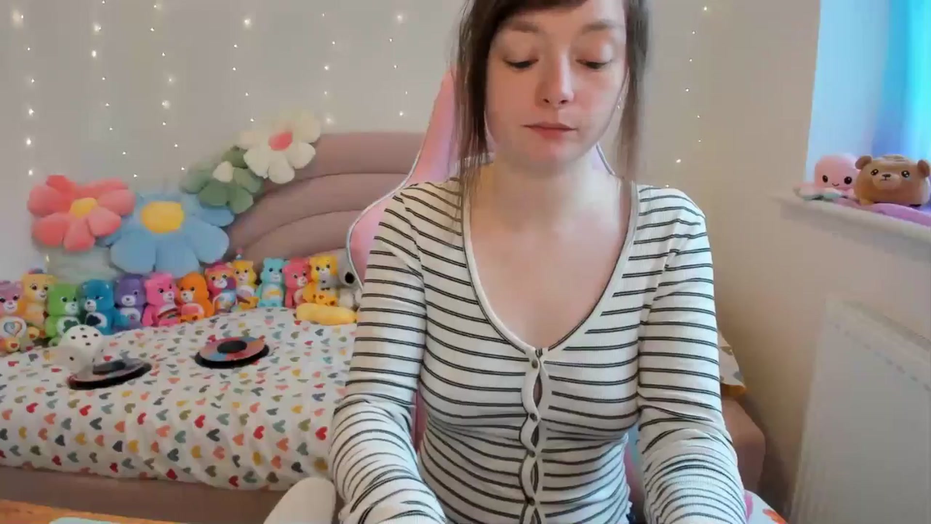 Gallery image thumbnail from JessieBear_'s myfreecams stream on, 04/22/2024, 13:29 image 3 of 20
