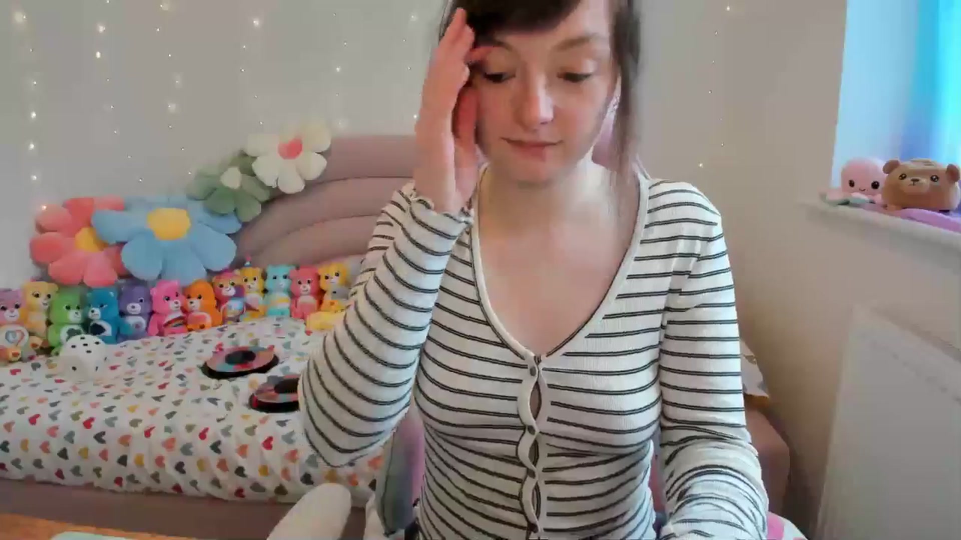 Gallery image thumbnail from JessieBear_'s myfreecams stream on, 04/22/2024, 13:29 image 13 of 20