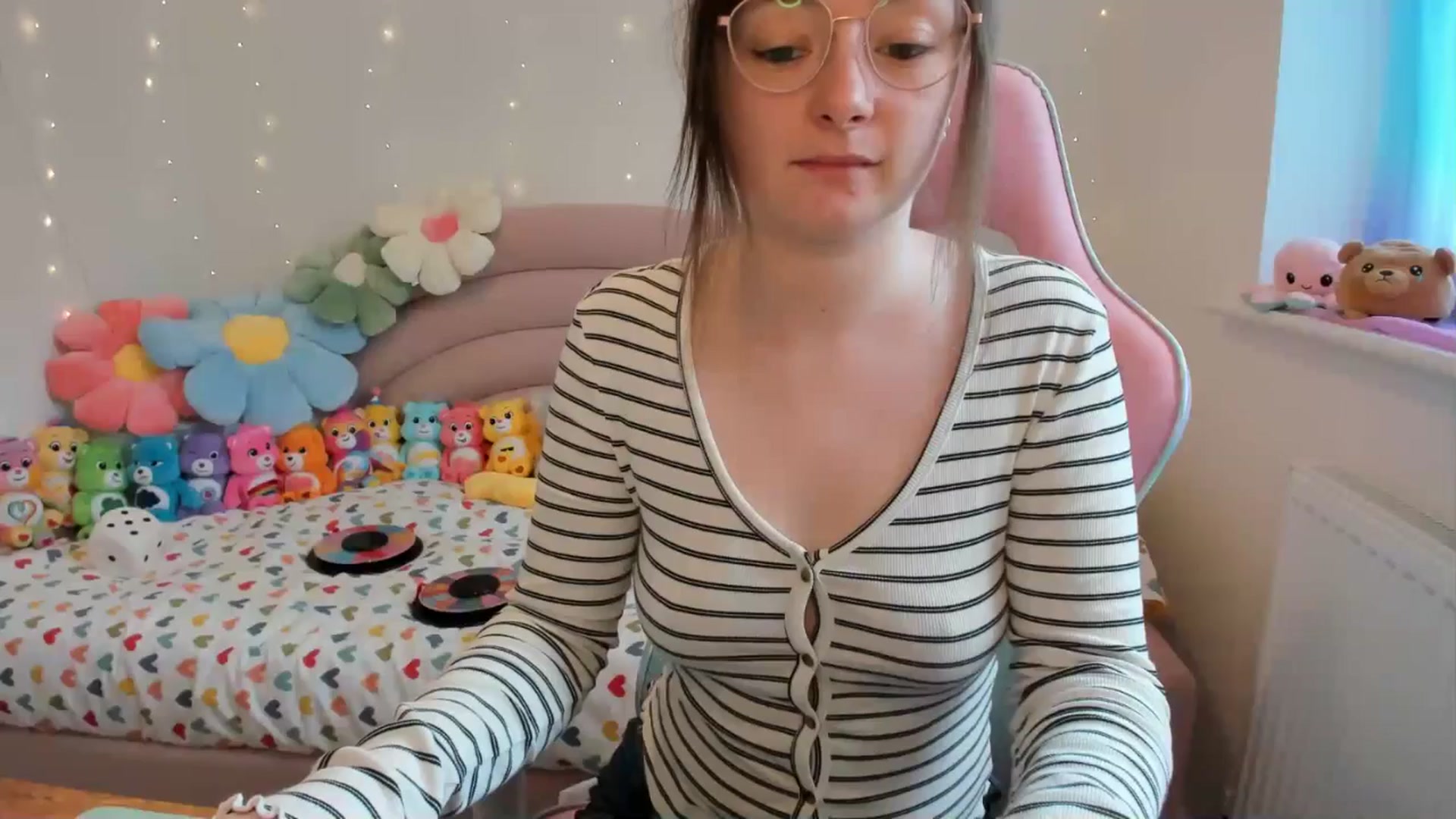Gallery image thumbnail from JessieBear_'s myfreecams stream on, 04/22/2024, 15:50 image 1 of 20