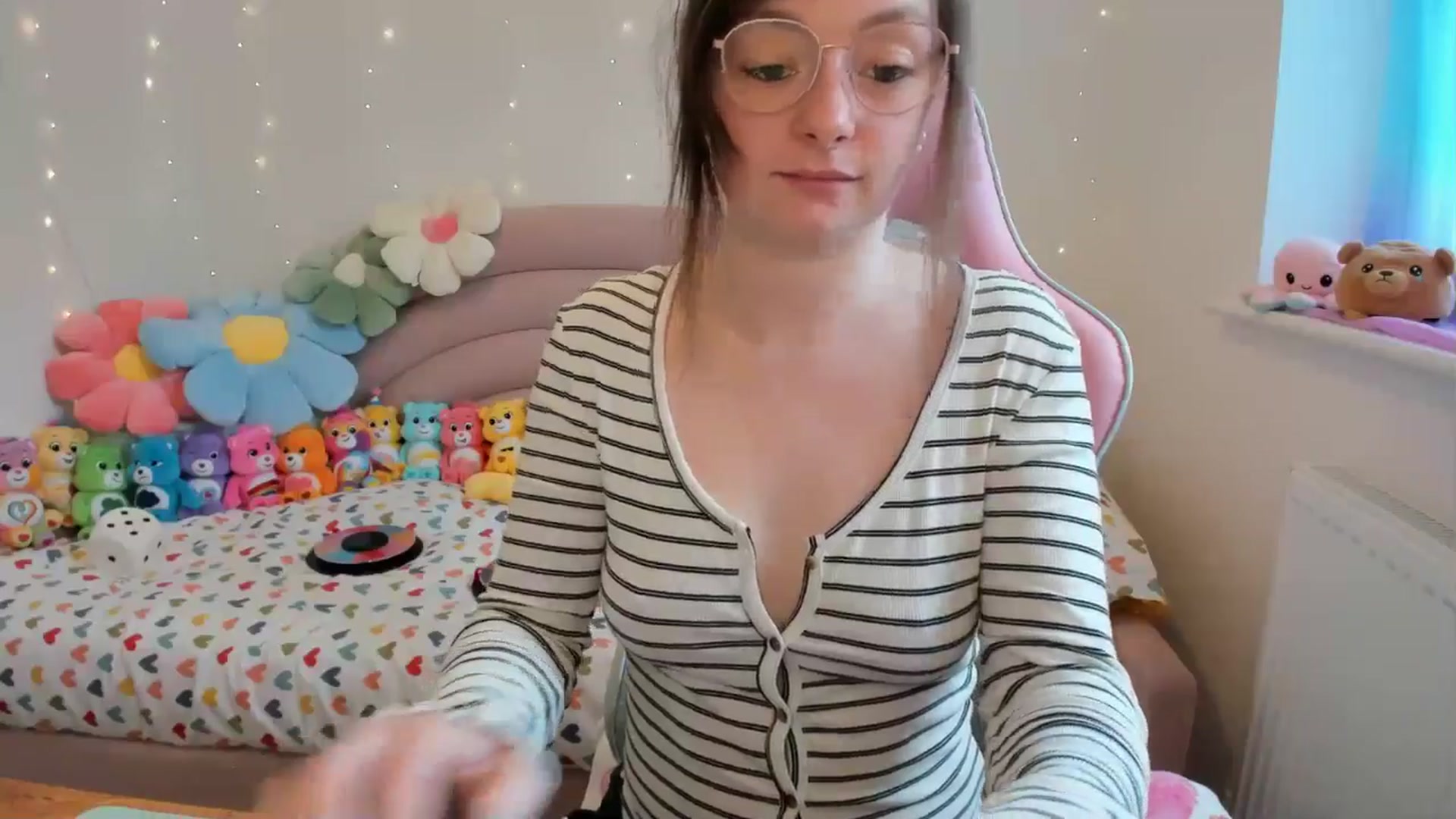 Gallery image thumbnail from JessieBear_'s myfreecams stream on, 04/22/2024, 15:50 image 14 of 20
