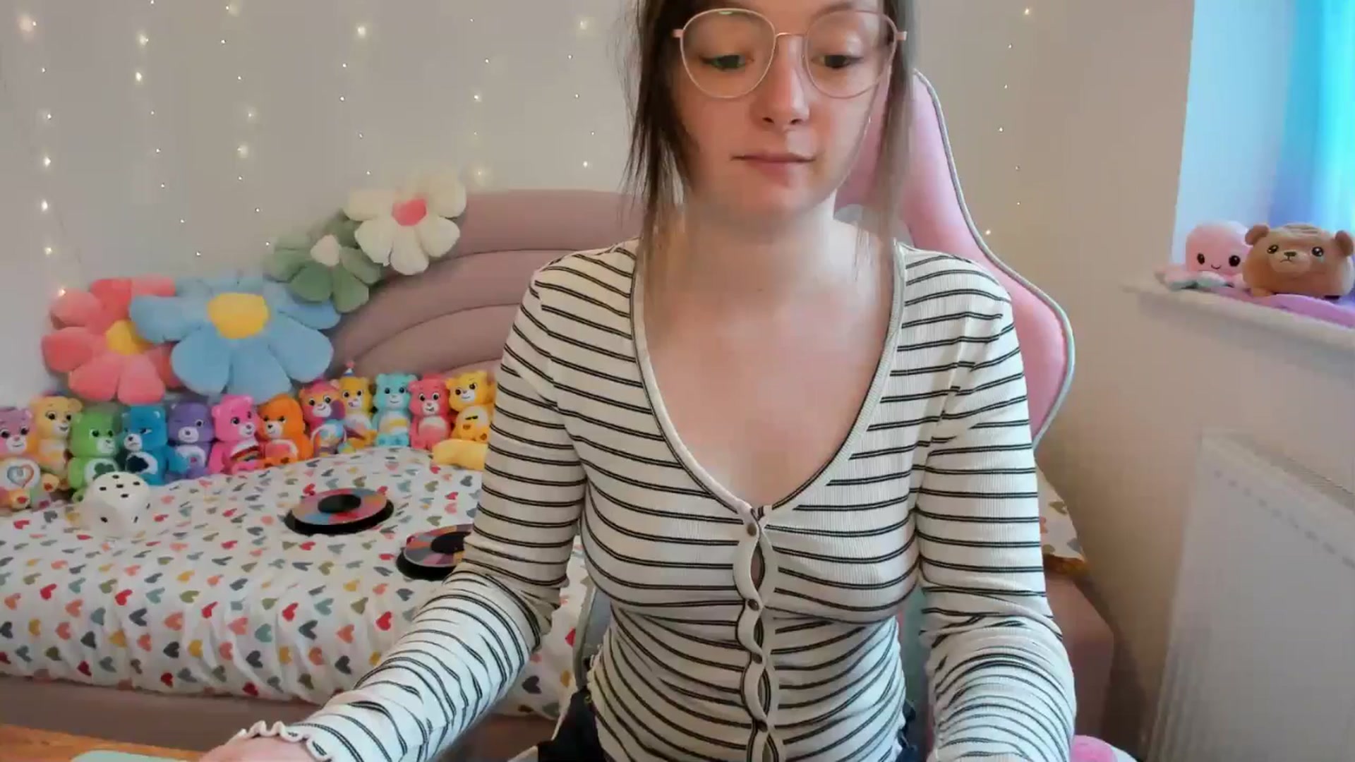 Gallery image thumbnail from JessieBear_'s myfreecams stream on, 04/22/2024, 15:50 image 4 of 20