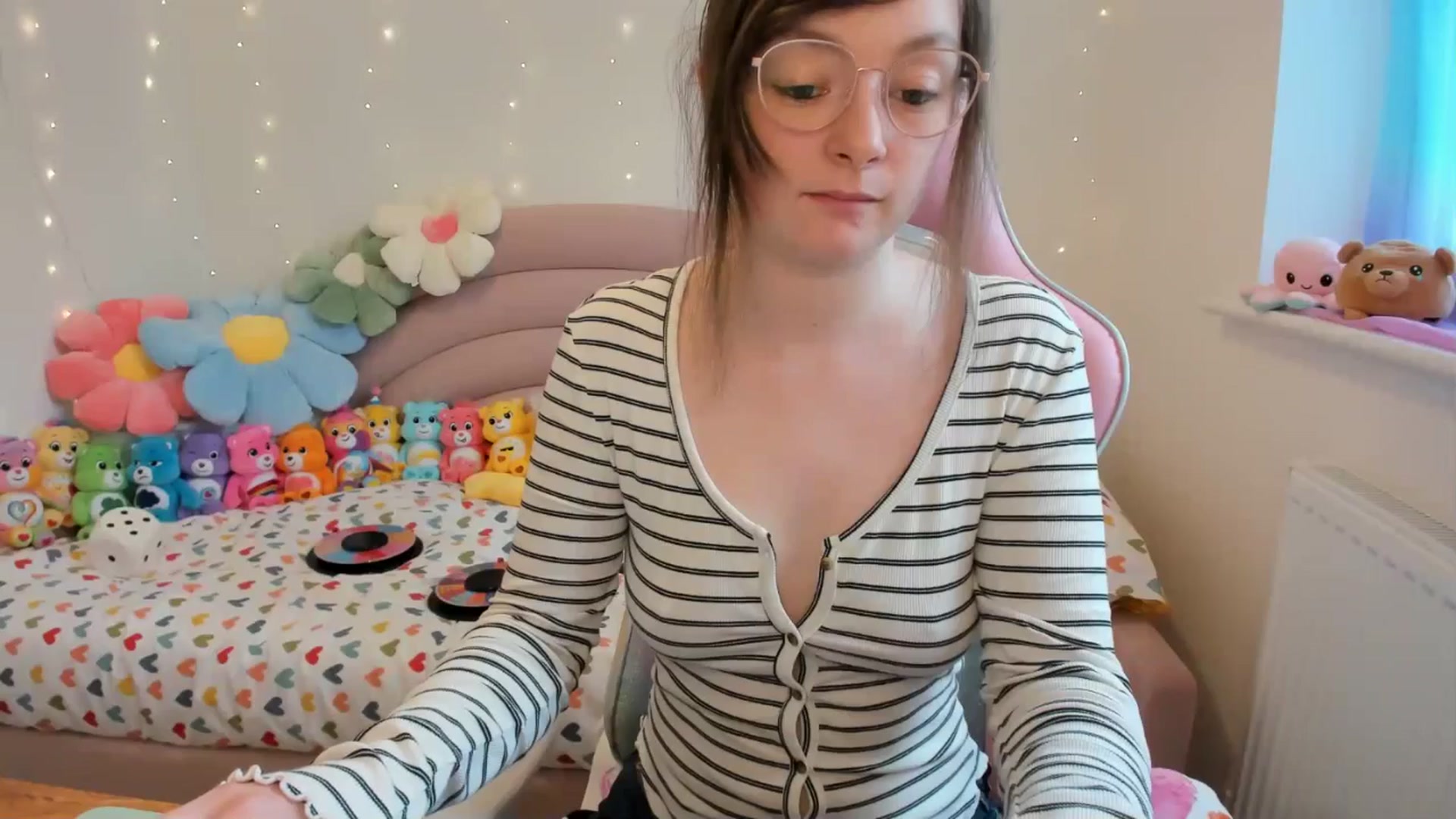 Gallery image thumbnail from JessieBear_'s myfreecams stream on, 04/22/2024, 15:50 image 17 of 20