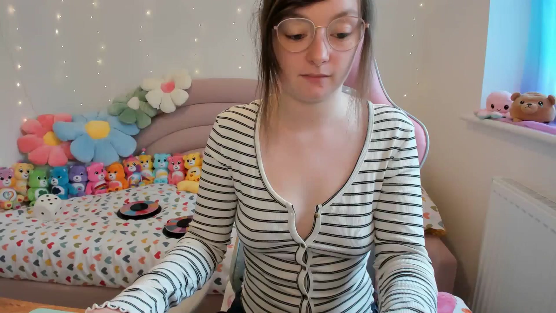 Gallery image thumbnail from JessieBear_'s myfreecams stream on, 04/22/2024, 15:50 image 9 of 20