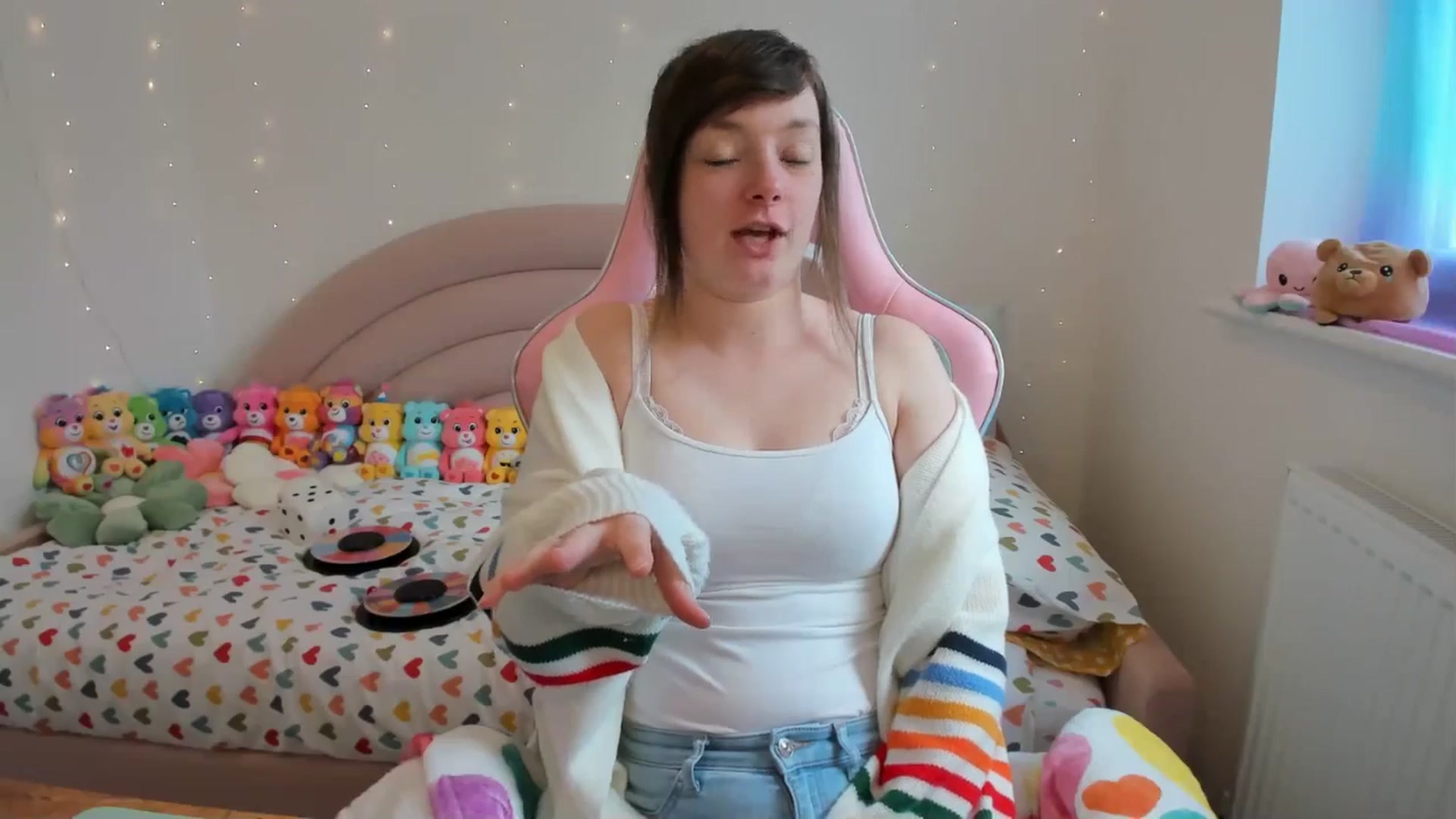 Gallery image thumbnail from JessieBear_'s myfreecams stream on, 04/25/2024, 14:27 image 5 of 20
