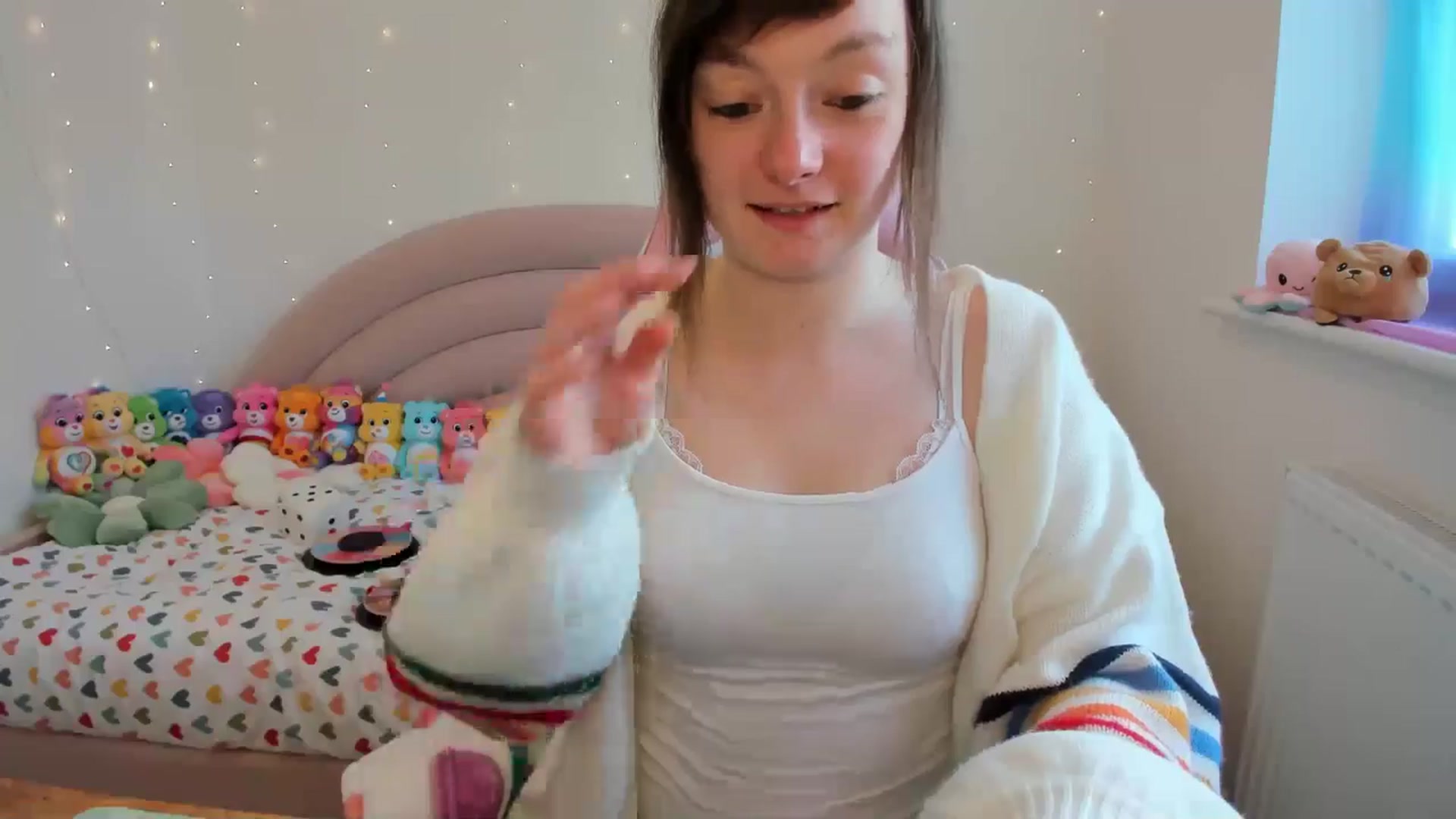 Gallery image thumbnail from JessieBear_'s myfreecams stream on, 04/25/2024, 14:27 image 18 of 20