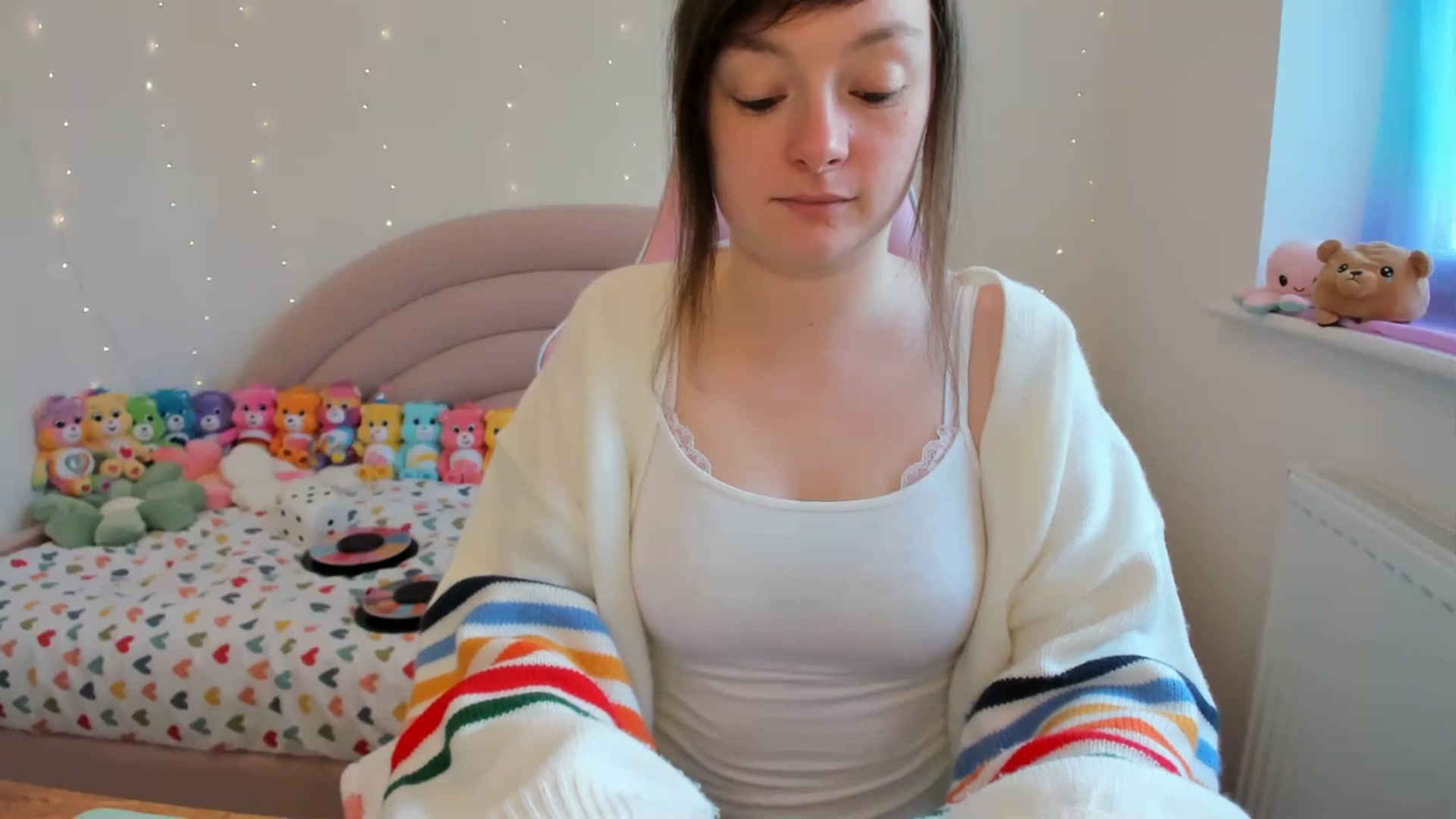 Gallery image thumbnail from JessieBear_'s myfreecams stream on, 04/25/2024, 14:27 image 17 of 20