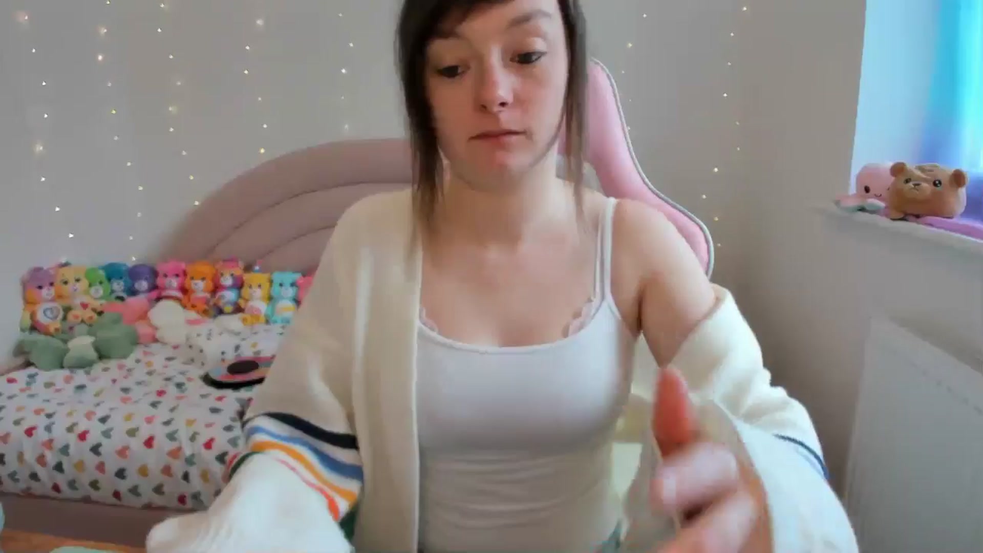 Gallery image thumbnail from JessieBear_'s myfreecams stream on, 04/25/2024, 14:27 image 2 of 20