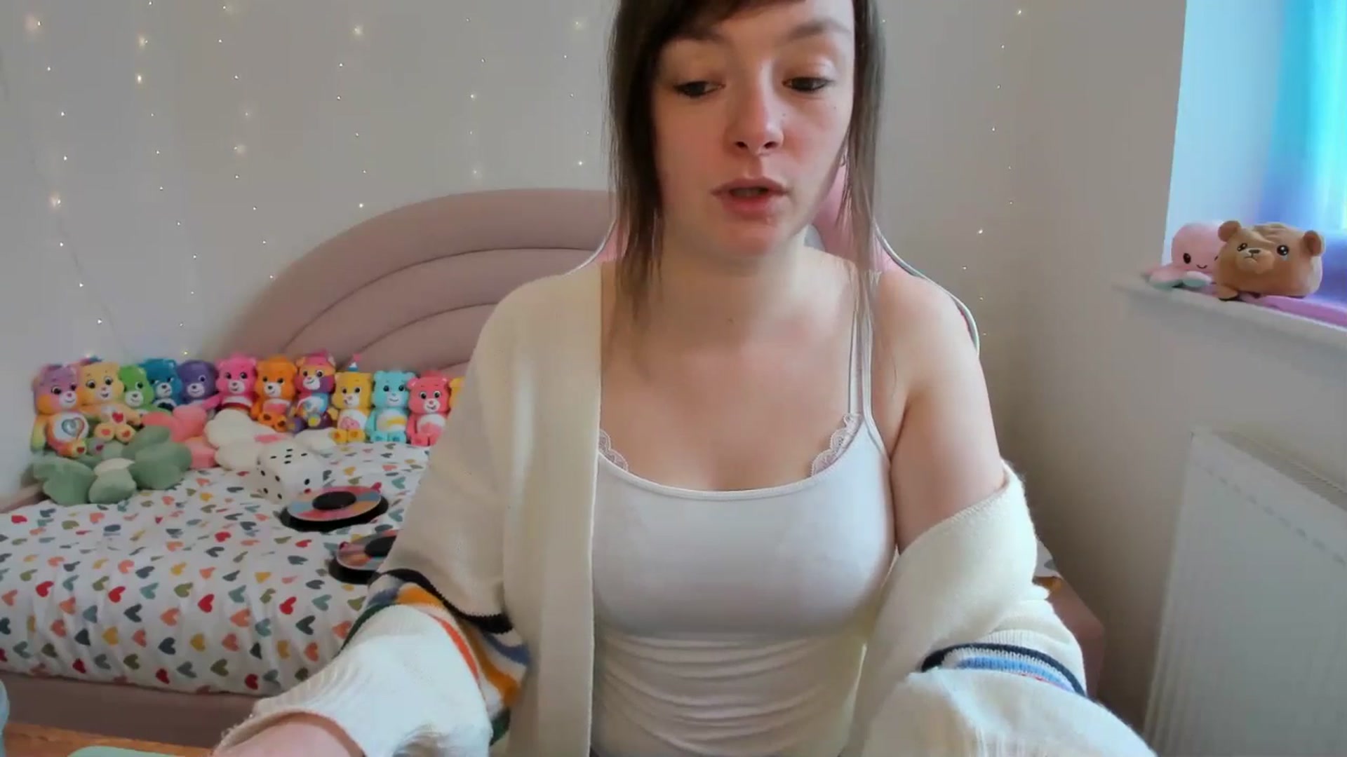 Gallery image thumbnail from JessieBear_'s myfreecams stream on, 04/25/2024, 14:27 image 3 of 20