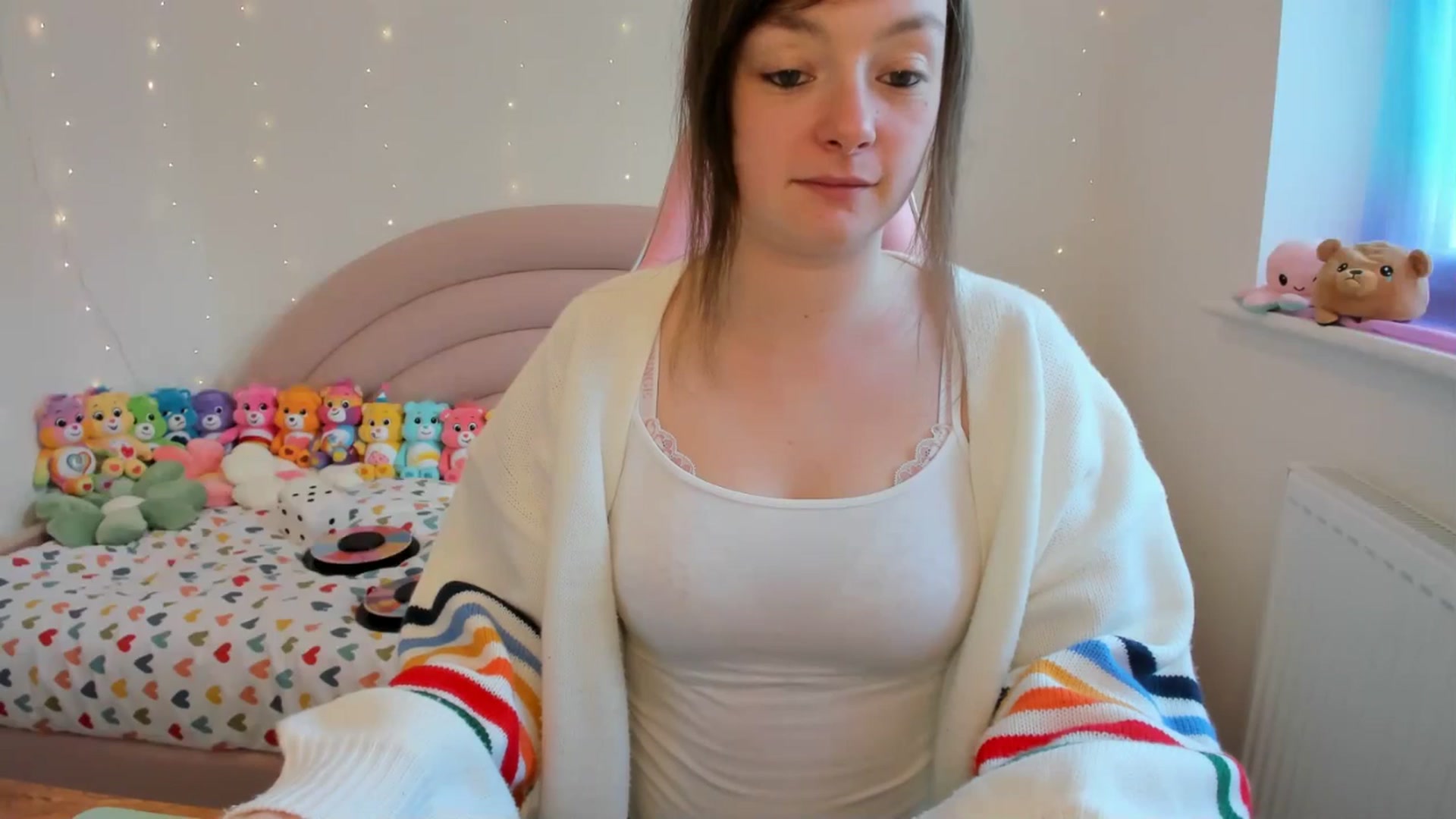 Gallery image thumbnail from JessieBear_'s myfreecams stream on, 04/25/2024, 14:27 image 10 of 20