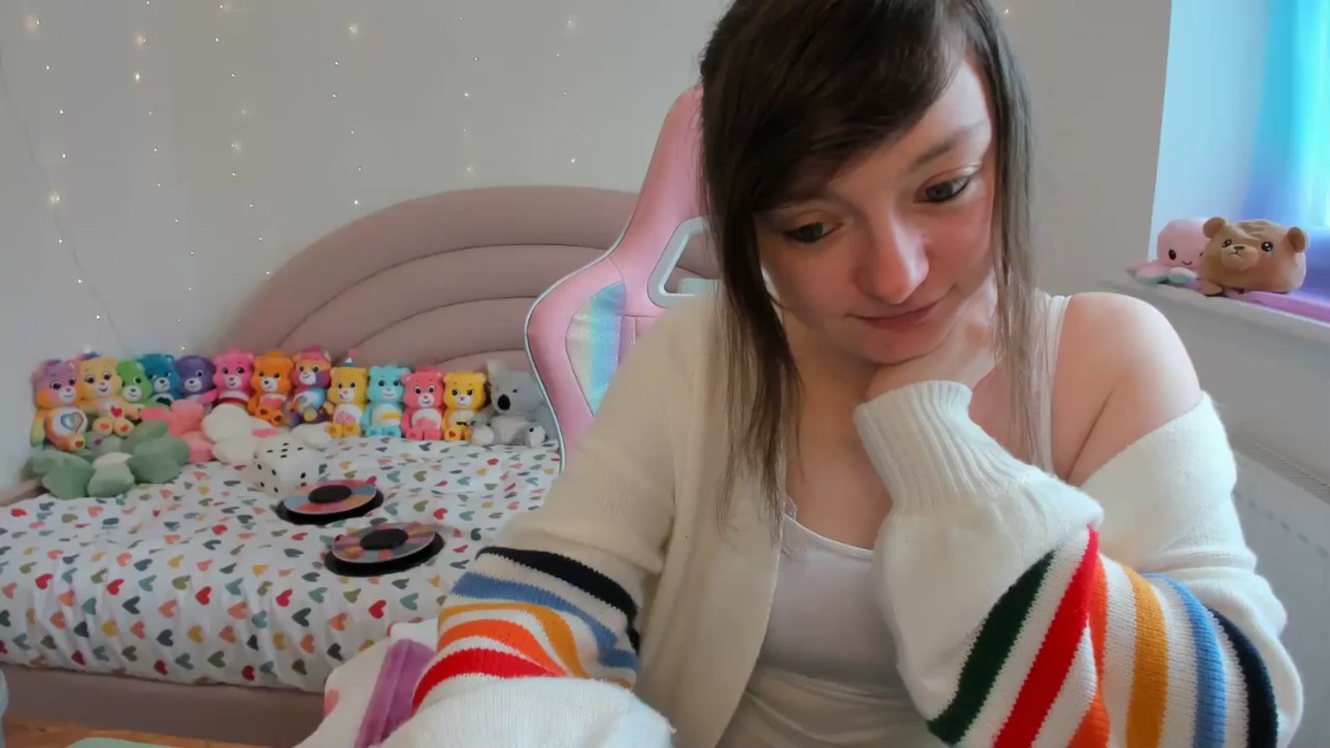 Gallery image thumbnail from JessieBear_'s myfreecams stream on, 04/25/2024, 14:27 image 1 of 20