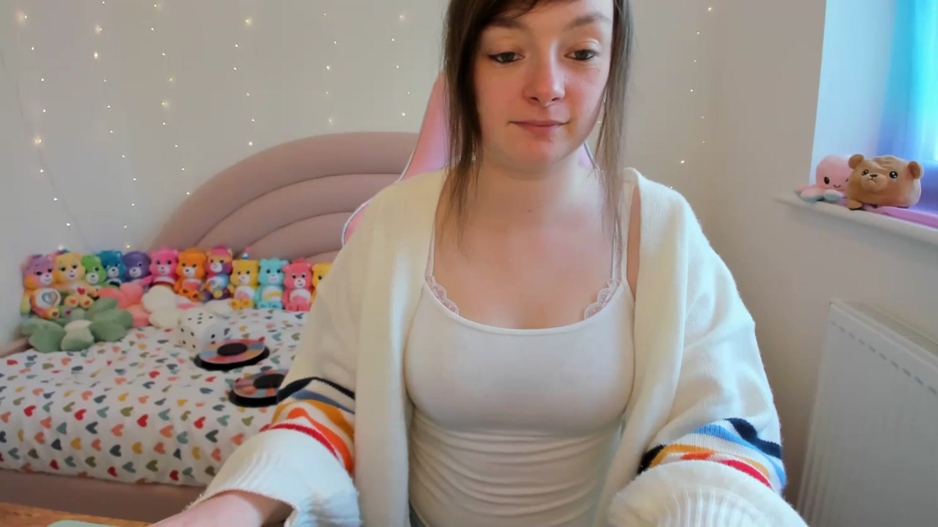 Gallery image thumbnail from JessieBear_'s myfreecams stream on, 04/25/2024, 14:27 image 14 of 20