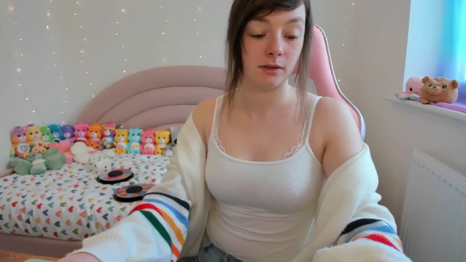 Gallery image thumbnail from JessieBear_'s myfreecams stream on, 04/25/2024, 14:27 image 7 of 20