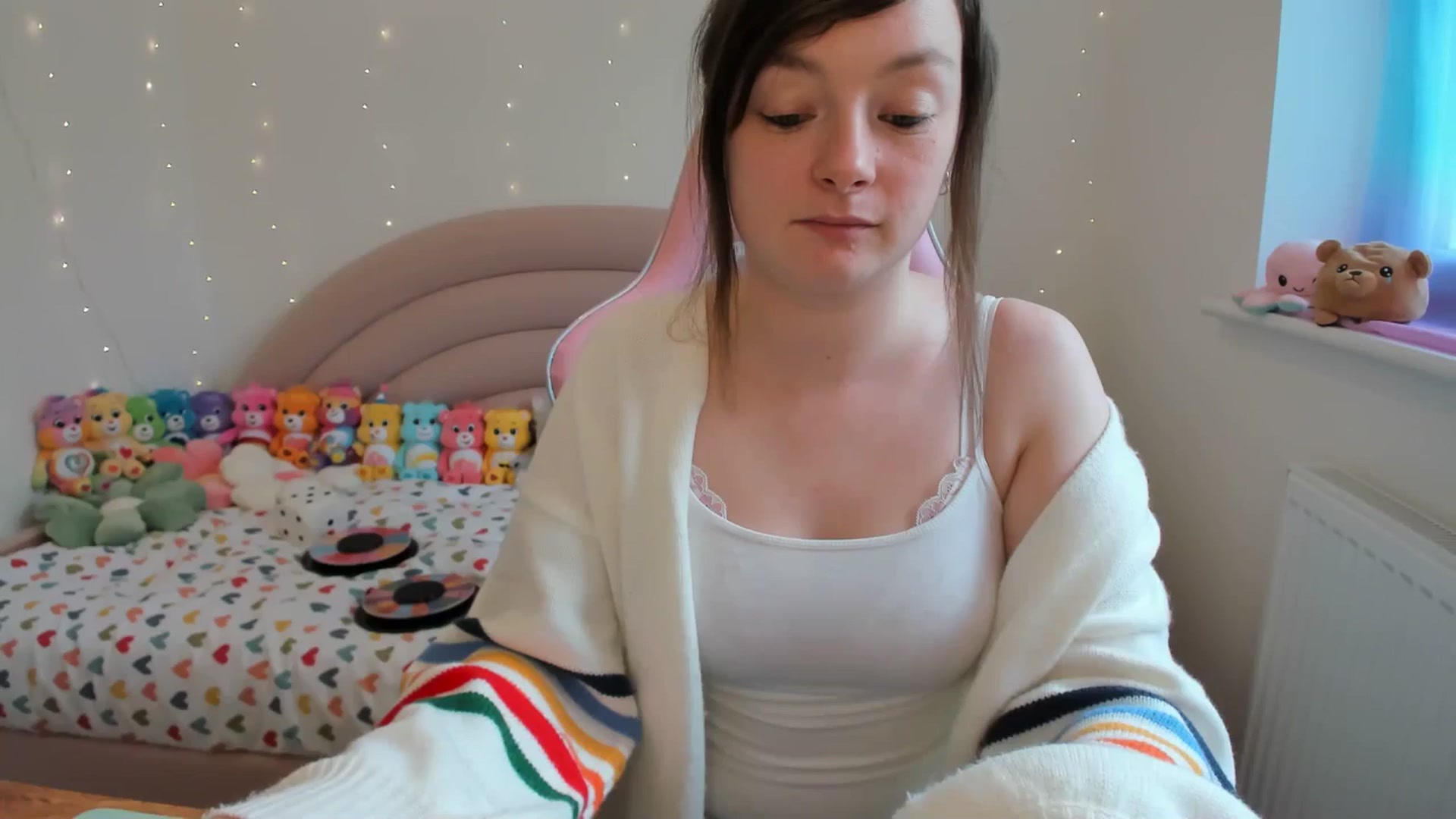 Gallery image thumbnail from JessieBear_'s myfreecams stream on, 04/25/2024, 16:57 image 5 of 20