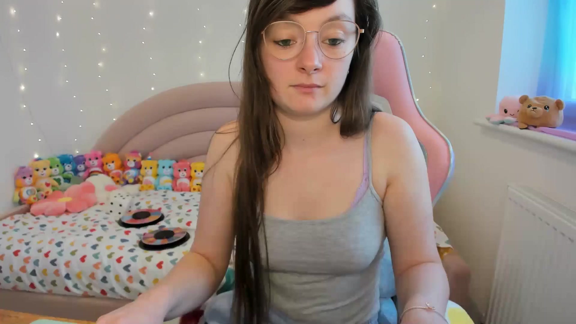 Gallery image thumbnail from JessieBear_'s myfreecams stream on, 04/26/2024, 15:43 image 7 of 20