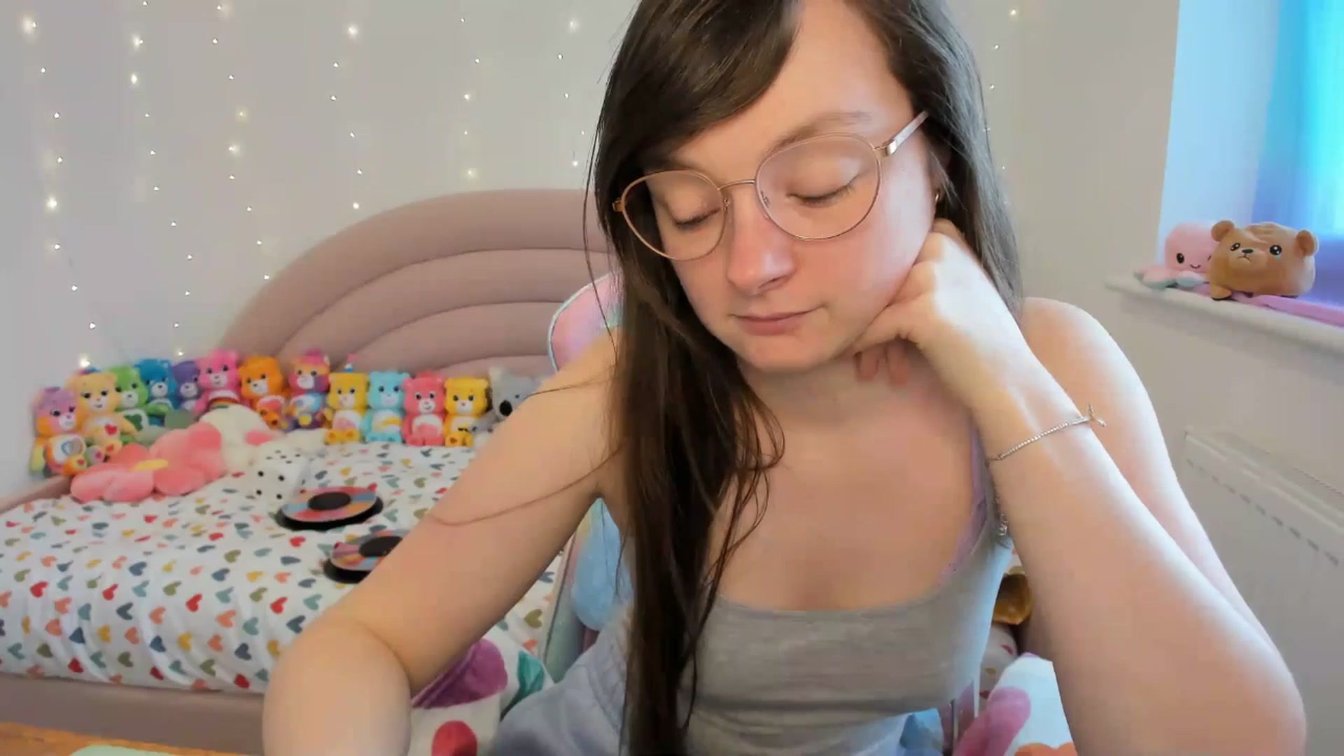 Gallery image thumbnail from JessieBear_'s myfreecams stream on, 04/26/2024, 15:43 image 9 of 20