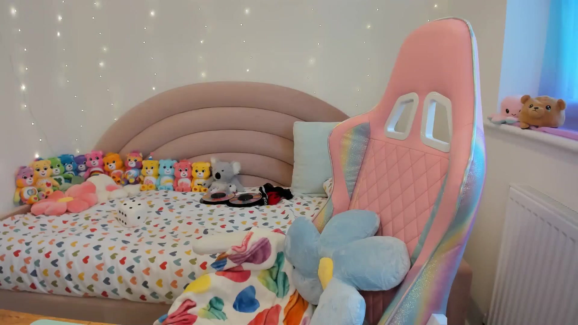 Gallery image thumbnail from JessieBear_'s myfreecams stream on, 04/26/2024, 17:02 image 6 of 20