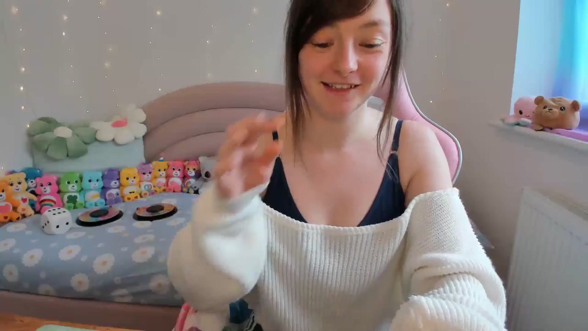 Gallery image thumbnail from JessieBear_'s myfreecams stream on, 04/29/2024, 16:12 image 16 of 20