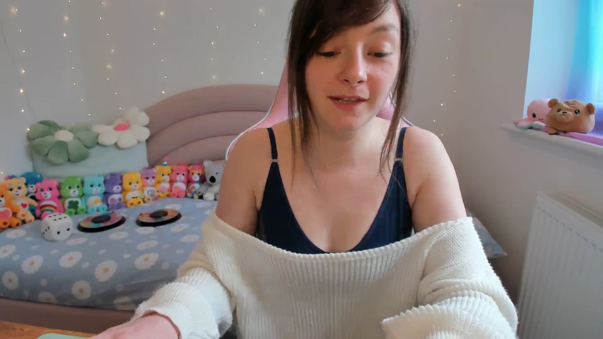 Gallery image thumbnail from JessieBear_'s myfreecams stream on, 04/29/2024, 16:12 image 13 of 20