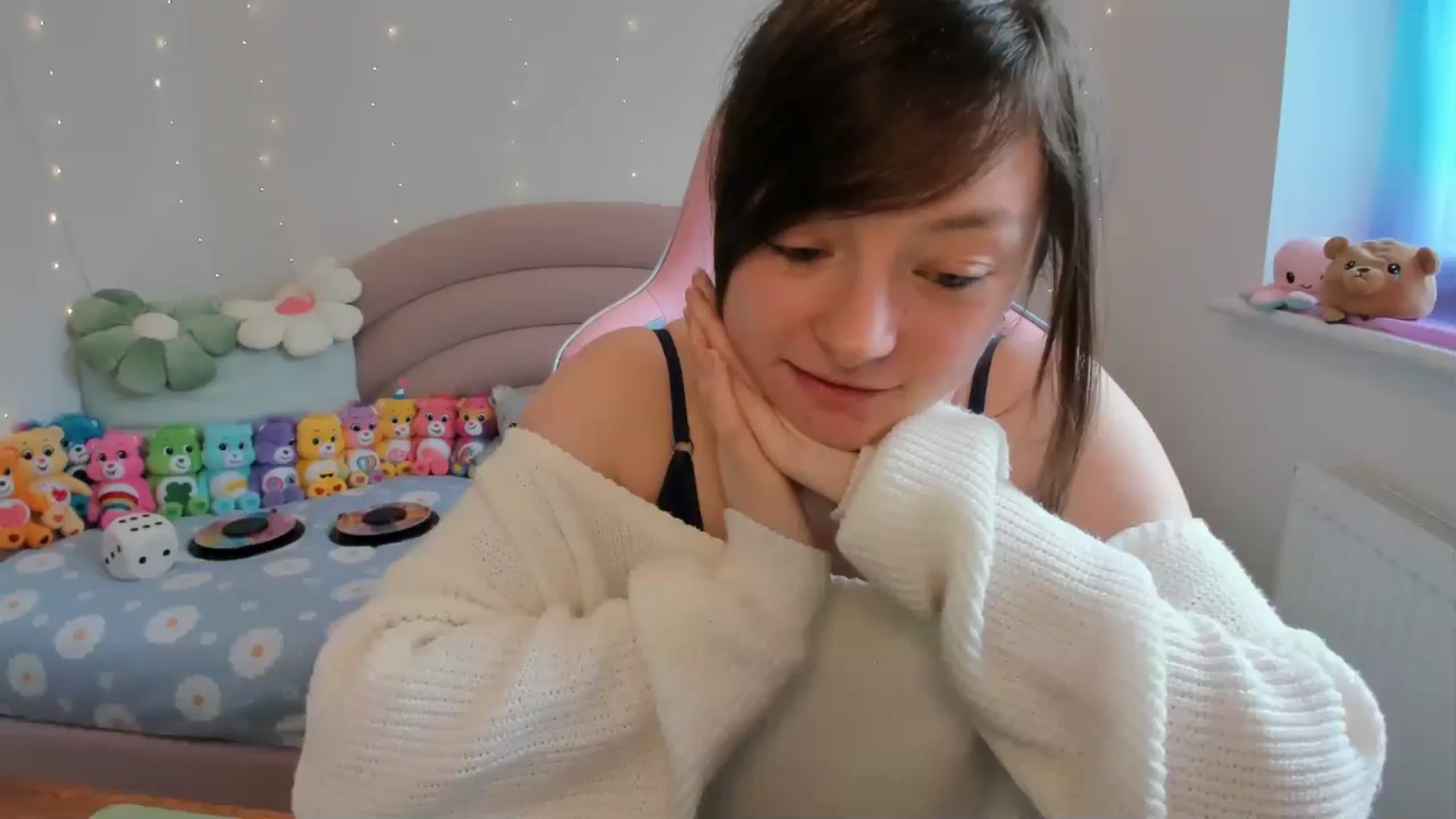Gallery image thumbnail from JessieBear_'s myfreecams stream on, 04/29/2024, 16:12 image 8 of 20
