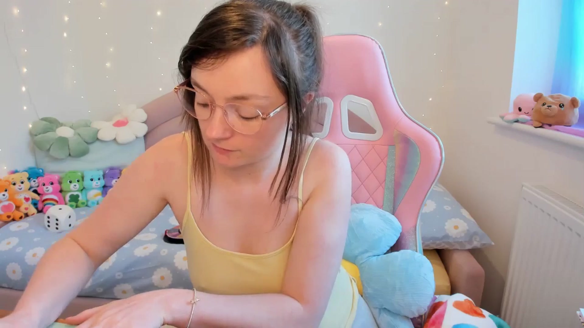 Gallery image thumbnail from JessieBear_'s myfreecams stream on, 04/30/2024, 17:28 image 14 of 20
