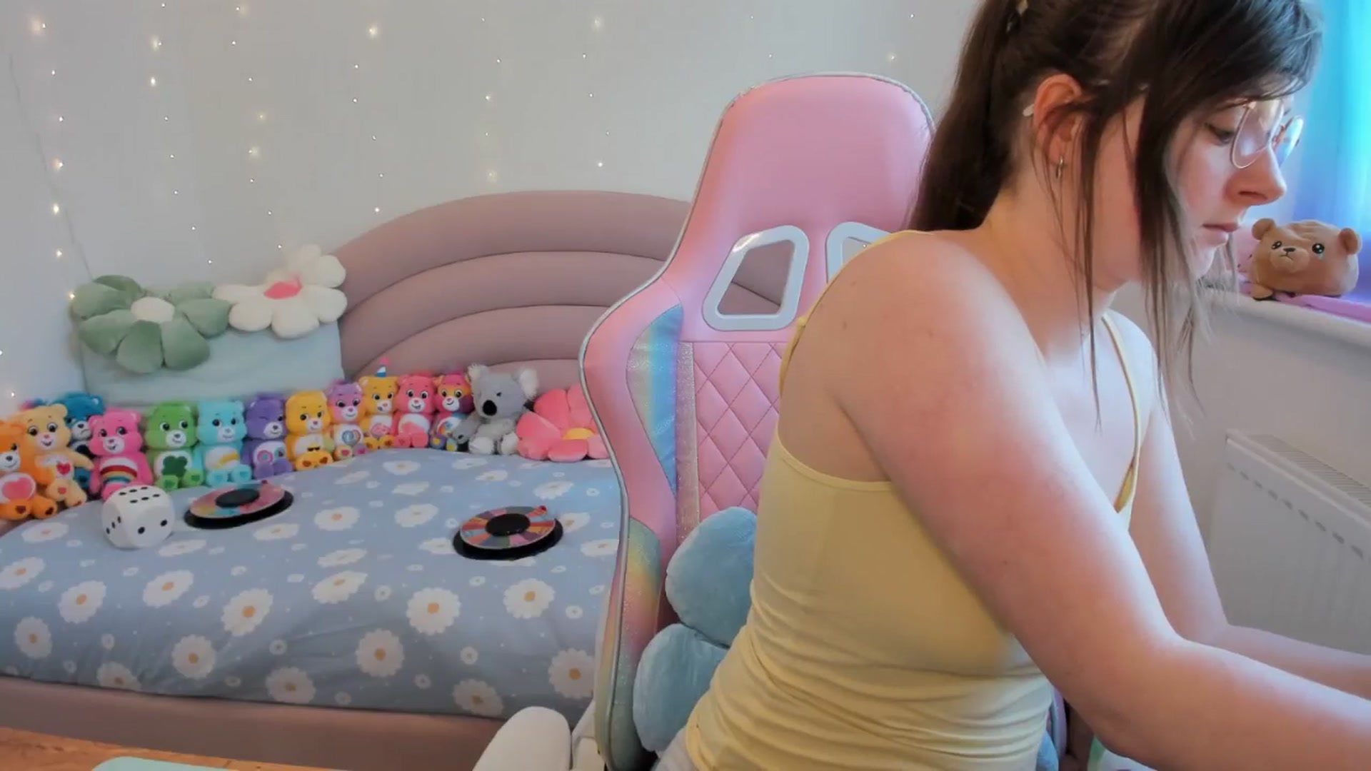 Gallery image thumbnail from JessieBear_'s myfreecams stream on, 04/30/2024, 17:28 image 3 of 20