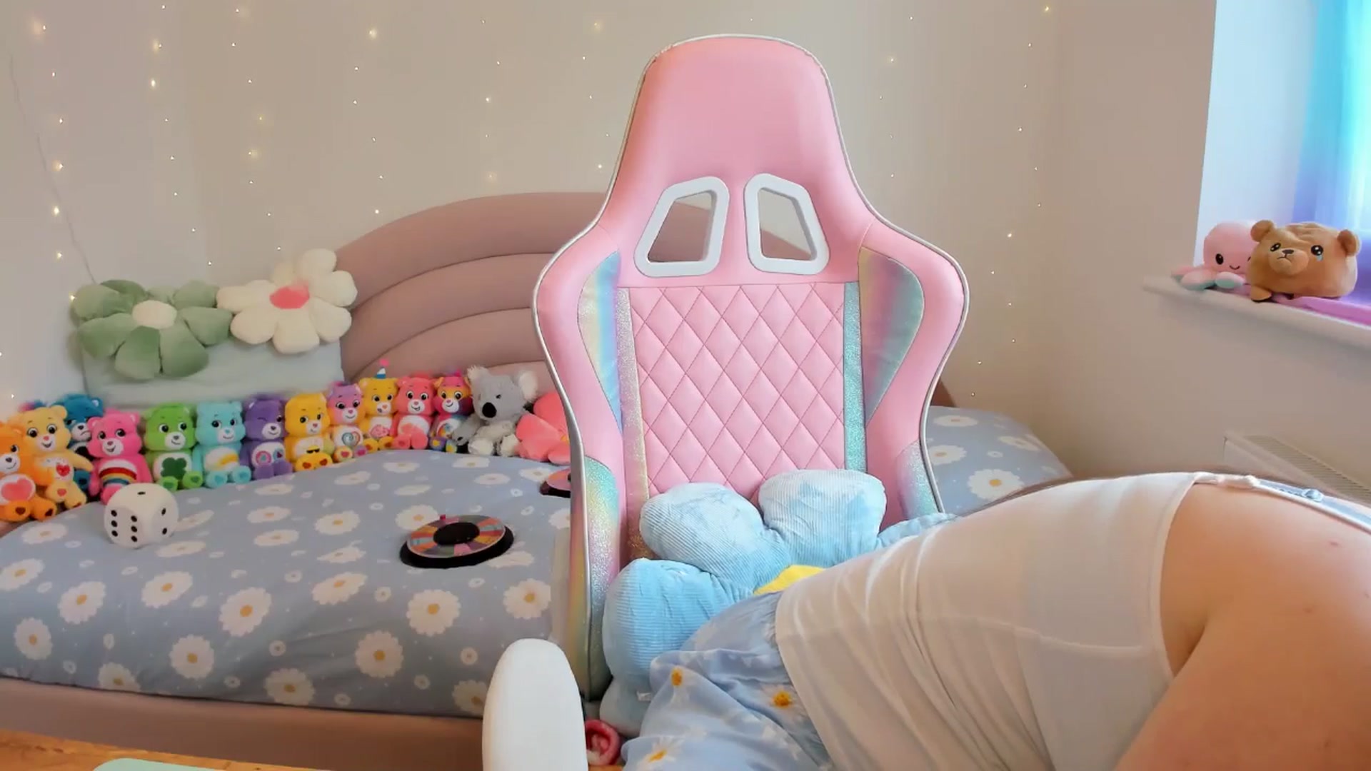 Gallery image thumbnail from JessieBear_'s myfreecams stream on, 05/02/2024, 13:46 image 5 of 20