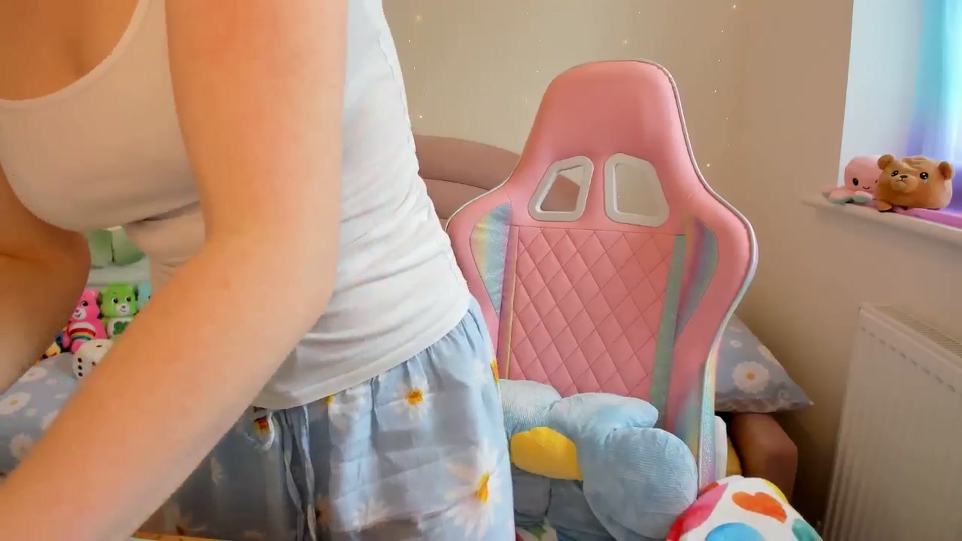 Gallery image thumbnail from JessieBear_'s myfreecams stream on, 05/02/2024, 13:46 image 3 of 20