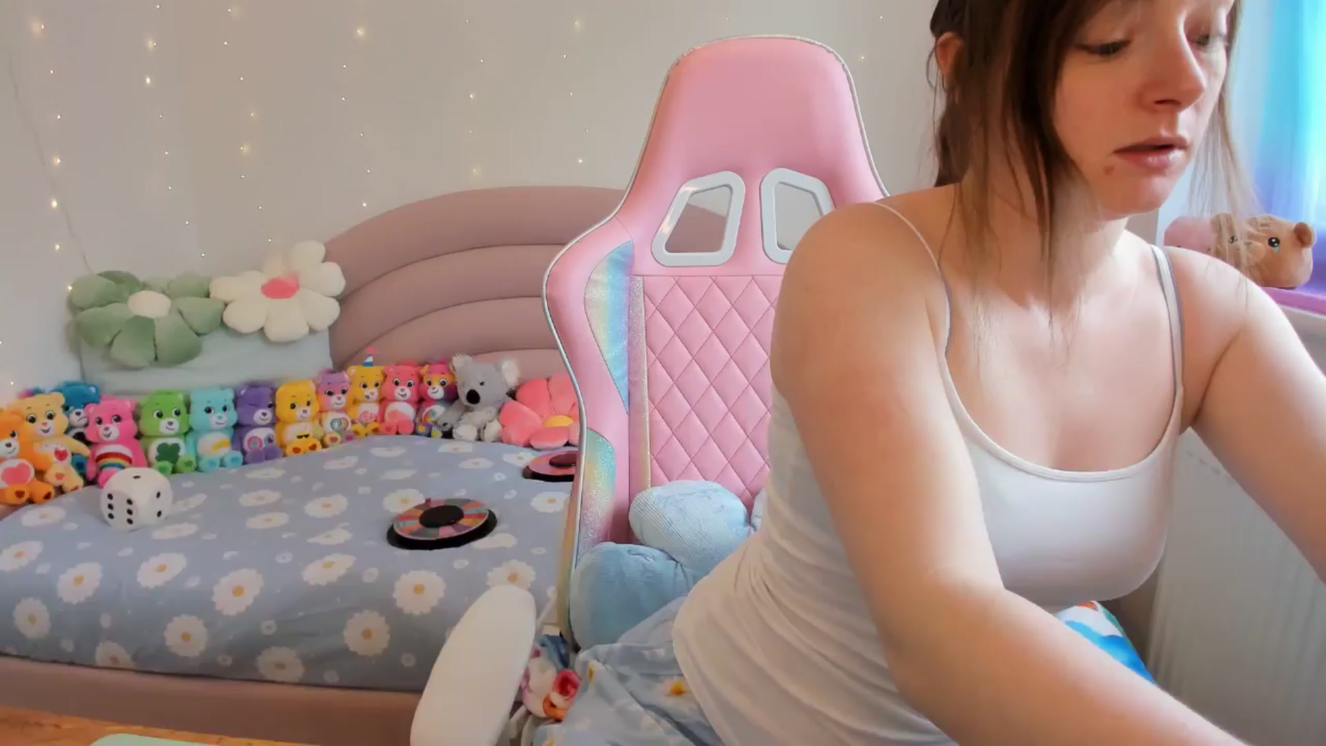 Gallery image thumbnail from JessieBear_'s myfreecams stream on, 05/02/2024, 13:46 image 4 of 20
