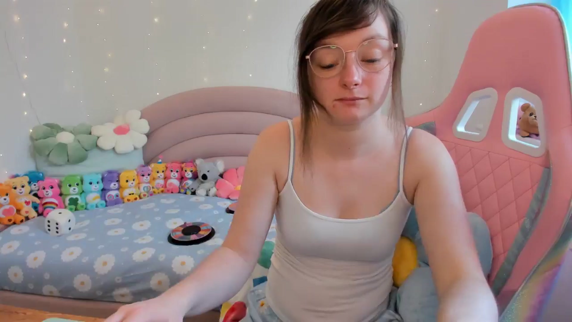 Gallery image thumbnail from JessieBear_'s myfreecams stream on, 05/02/2024, 14:18 image 16 of 20