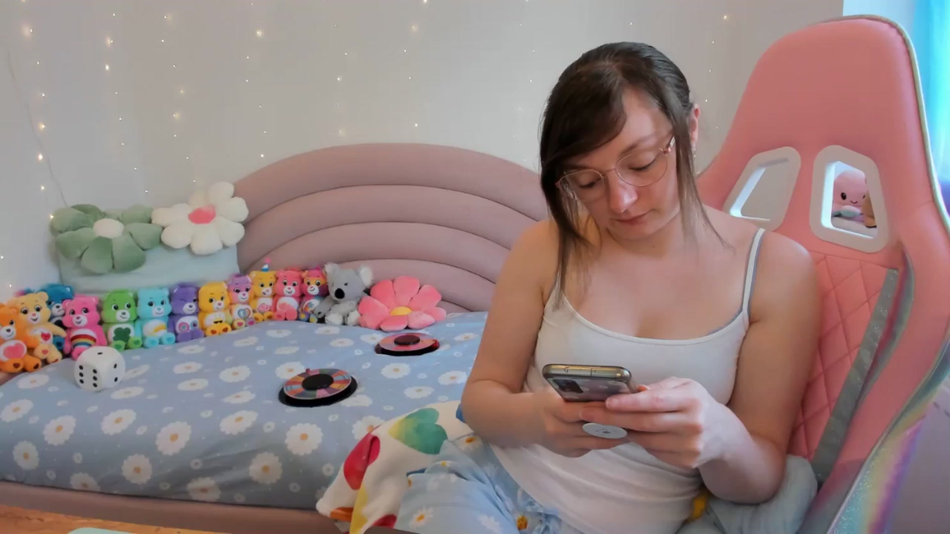 Gallery image thumbnail from JessieBear_'s myfreecams stream on, 05/02/2024, 14:18 image 9 of 20