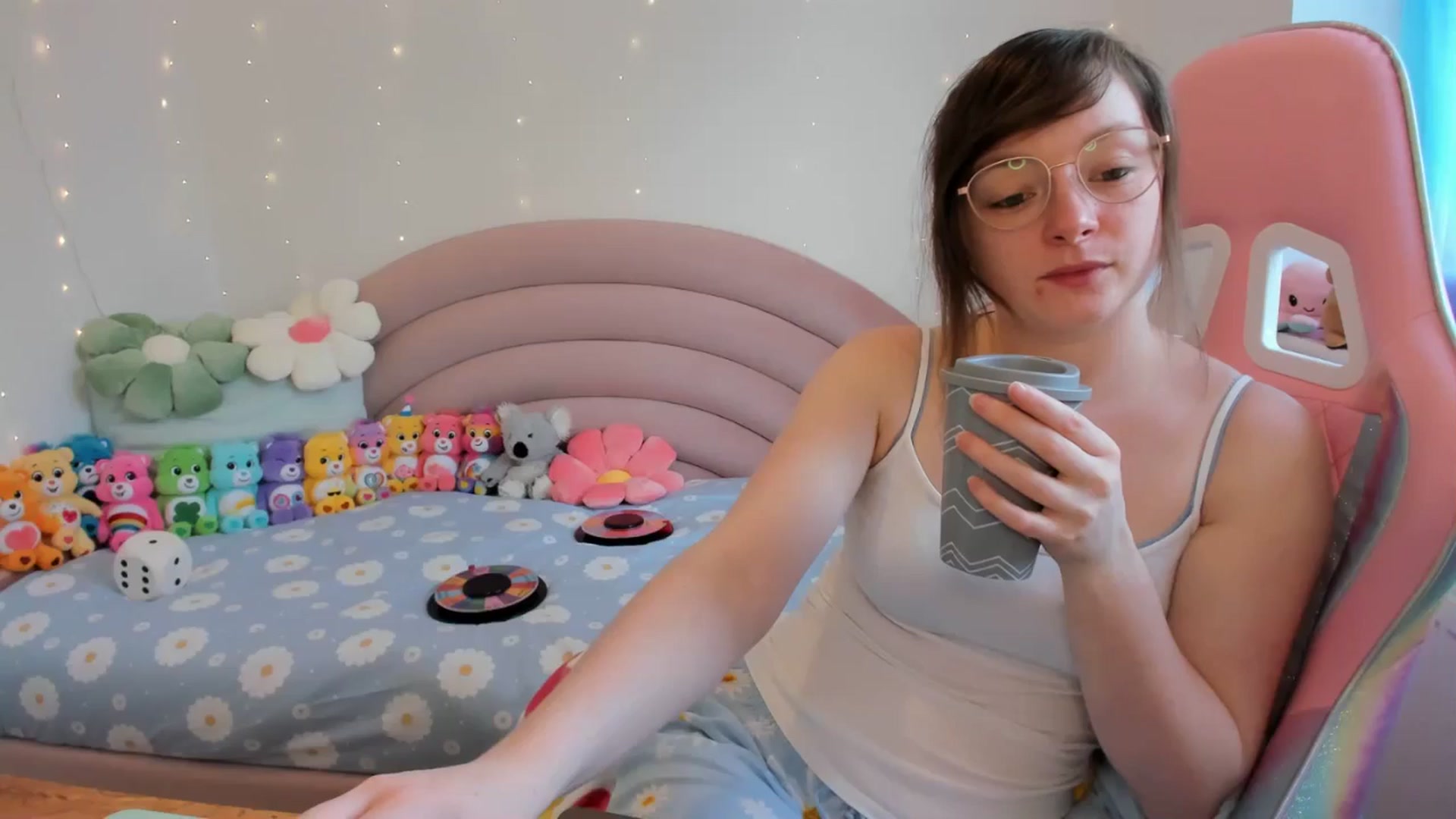 Gallery image thumbnail from JessieBear_'s myfreecams stream on, 05/02/2024, 14:18 image 7 of 20