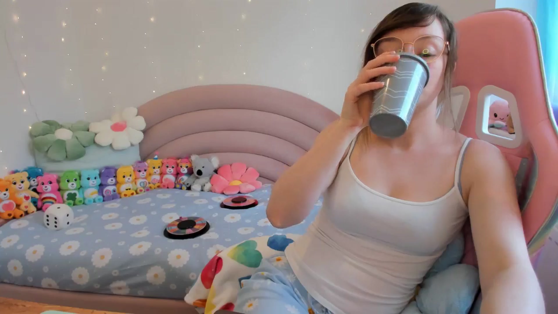 Gallery image thumbnail from JessieBear_'s myfreecams stream on, 05/02/2024, 14:18 image 5 of 20