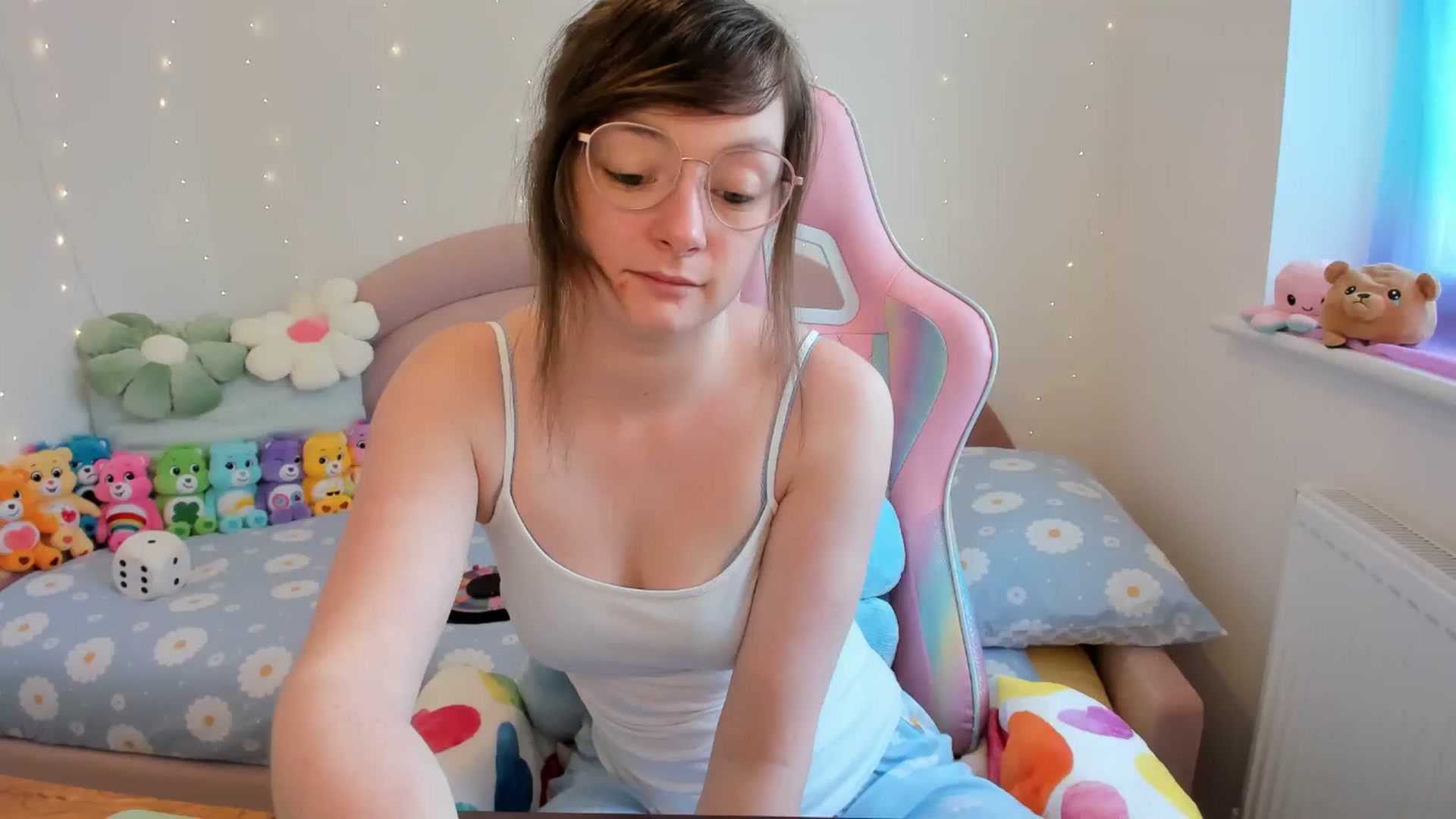 Gallery image thumbnail from JessieBear_'s myfreecams stream on, 05/02/2024, 15:04 image 13 of 20