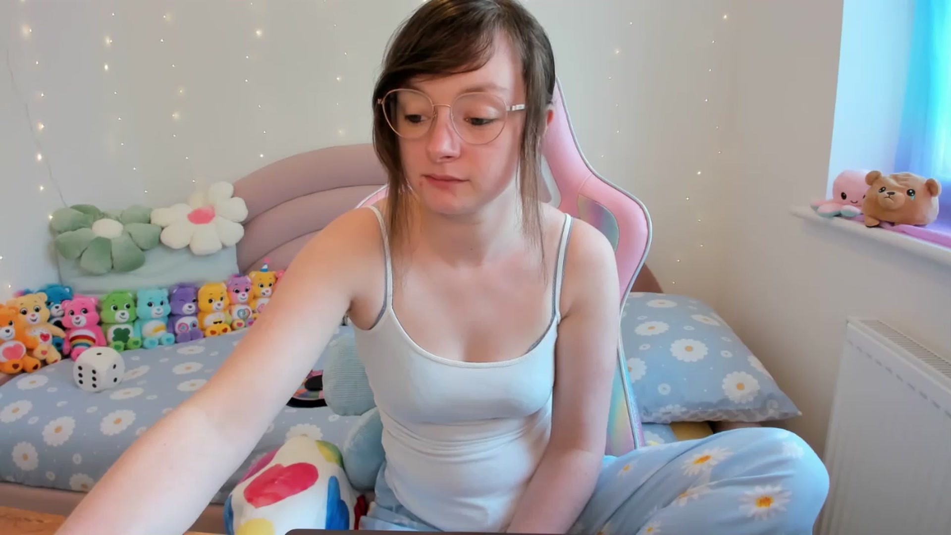 Gallery image thumbnail from JessieBear_'s myfreecams stream on, 05/02/2024, 15:04 image 19 of 20