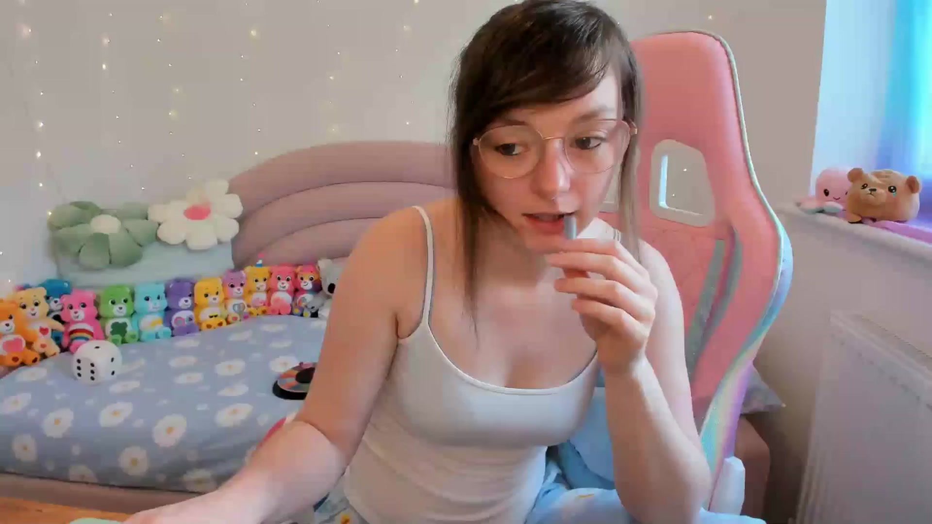 Gallery image thumbnail from JessieBear_'s myfreecams stream on, 05/02/2024, 15:04 image 10 of 20