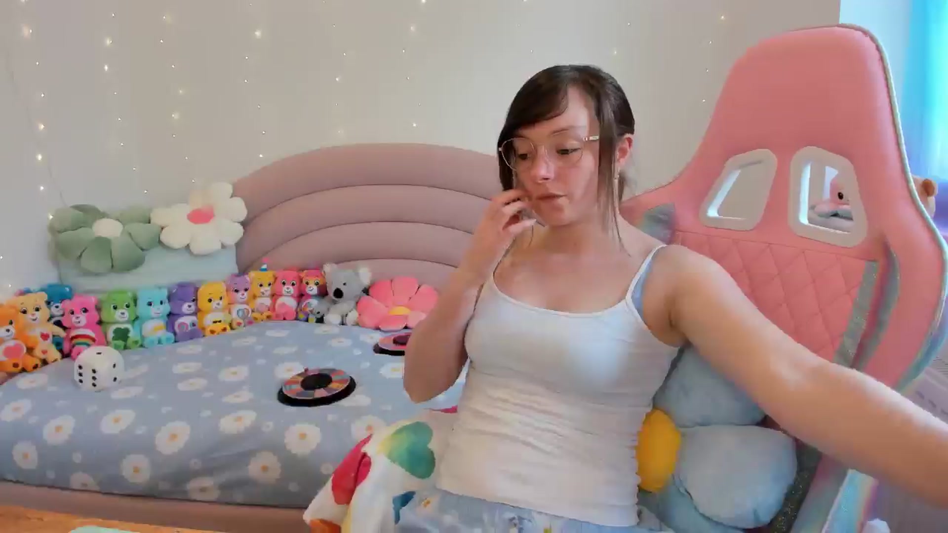Gallery image thumbnail from JessieBear_'s myfreecams stream on, 05/02/2024, 15:04 image 8 of 20