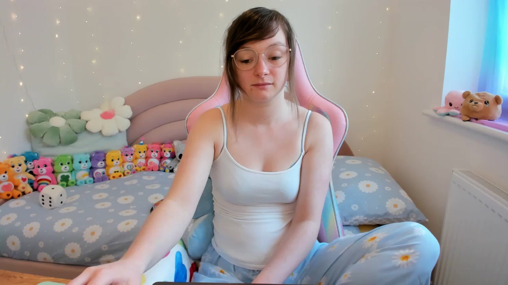 Gallery image thumbnail from JessieBear_'s myfreecams stream on, 05/02/2024, 15:04 image 18 of 20