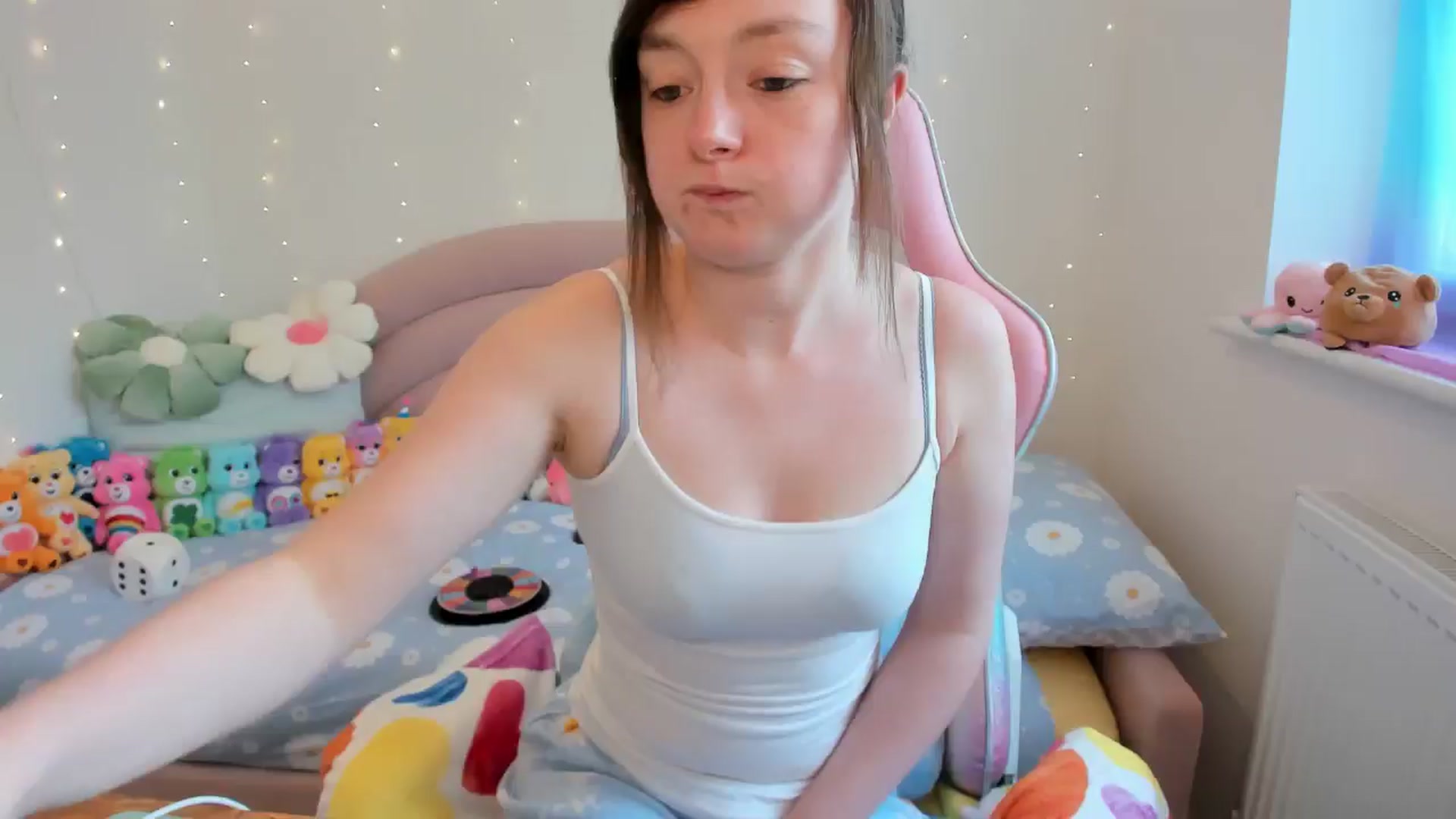 Gallery image thumbnail from JessieBear_'s myfreecams stream on, 05/02/2024, 15:30 image 18 of 20