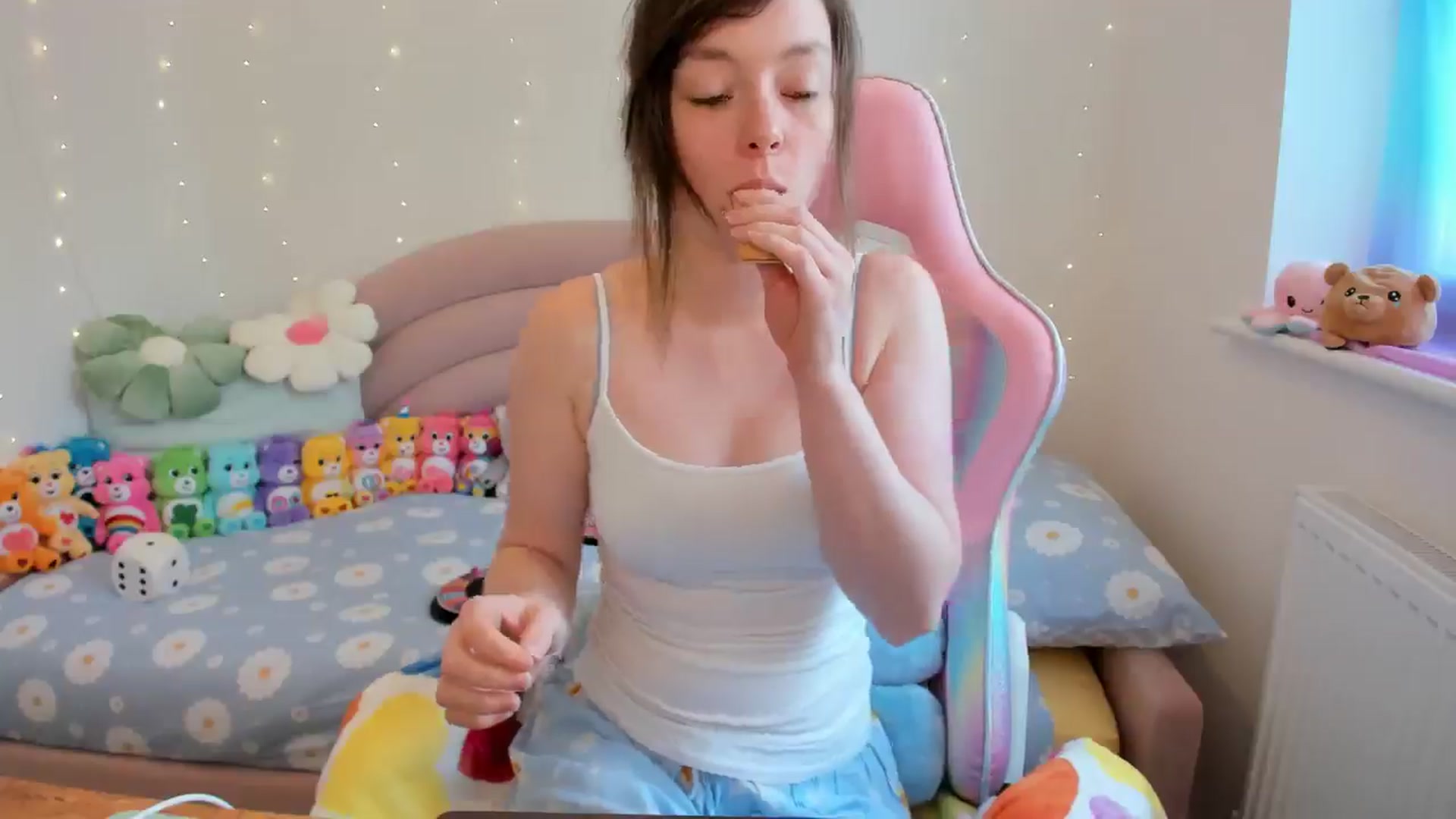 Gallery image thumbnail from JessieBear_'s myfreecams stream on, 05/02/2024, 15:30 image 16 of 20