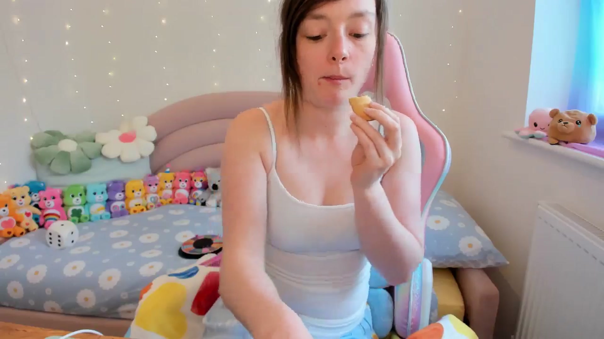 Gallery image thumbnail from JessieBear_'s myfreecams stream on, 05/02/2024, 15:30 image 17 of 20