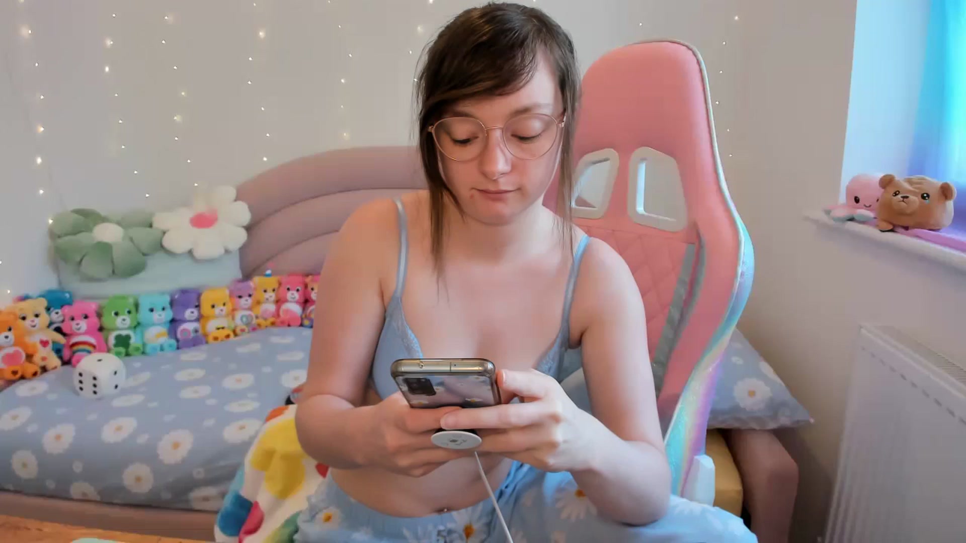 Gallery image thumbnail from JessieBear_'s myfreecams stream on, 05/02/2024, 17:15 image 2 of 20